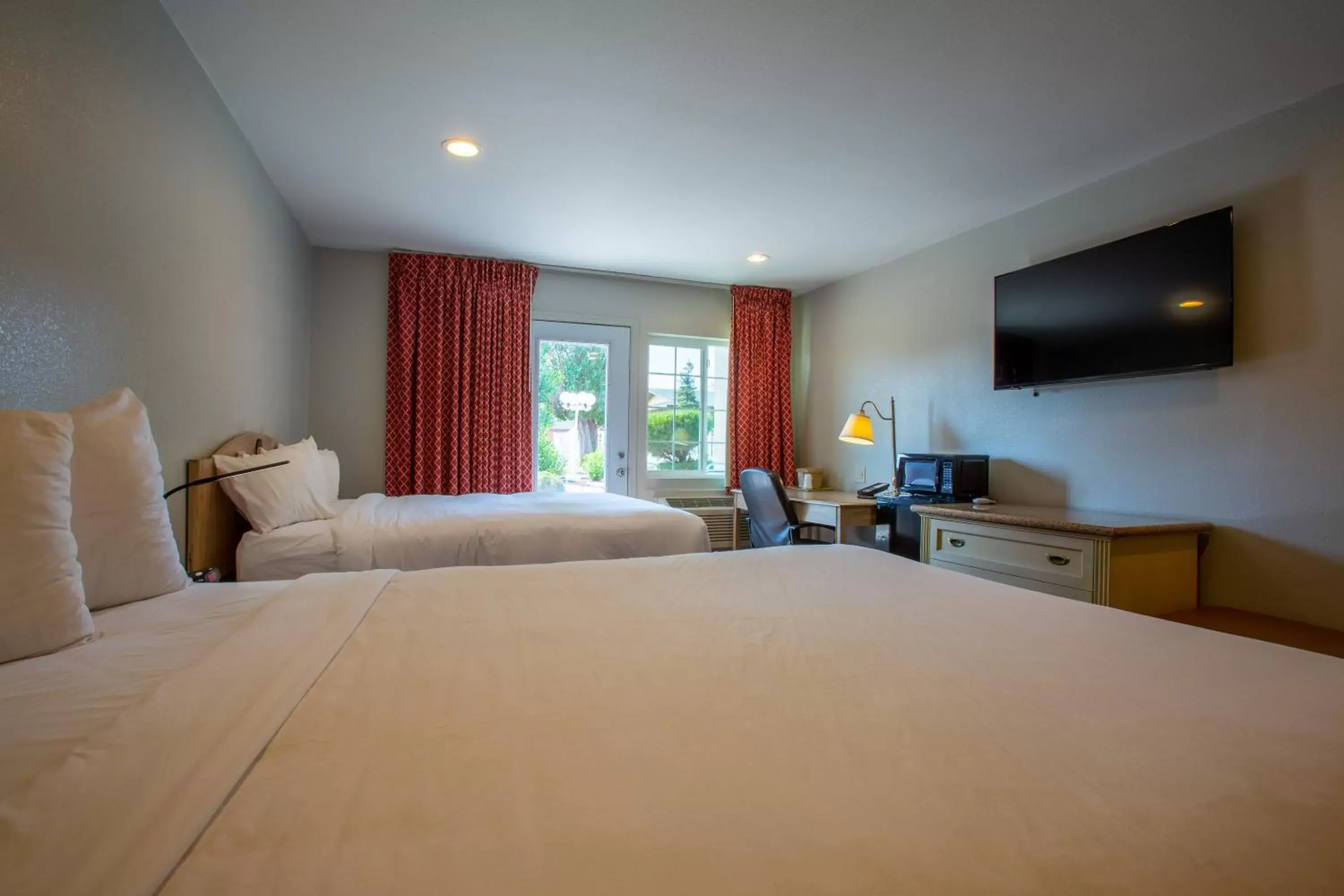 Bedroom in Hotel Elev8 Flagstaff I-40 Exit 198 Butler Ave