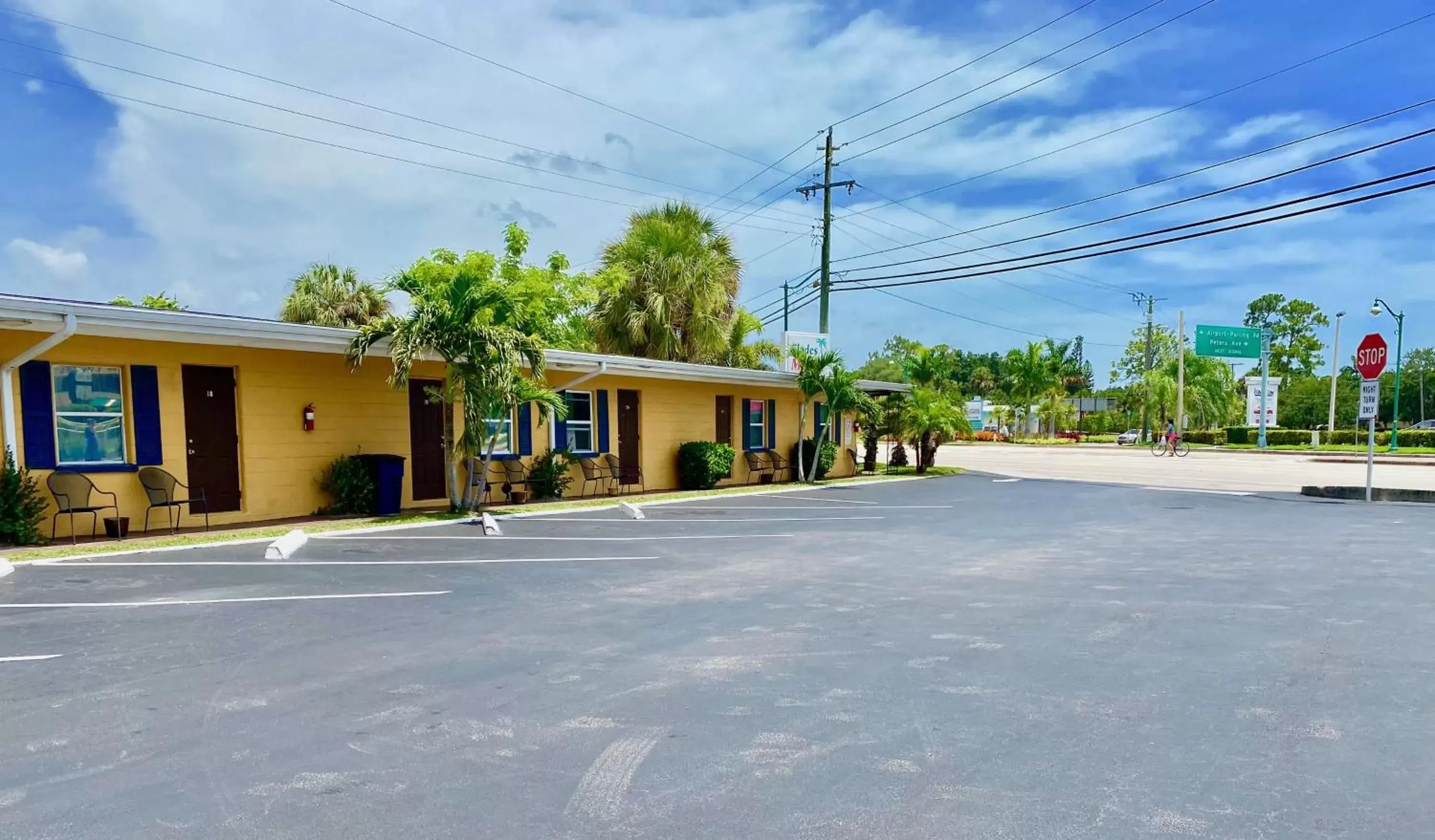 Property Building in Glades Motel - Naples
