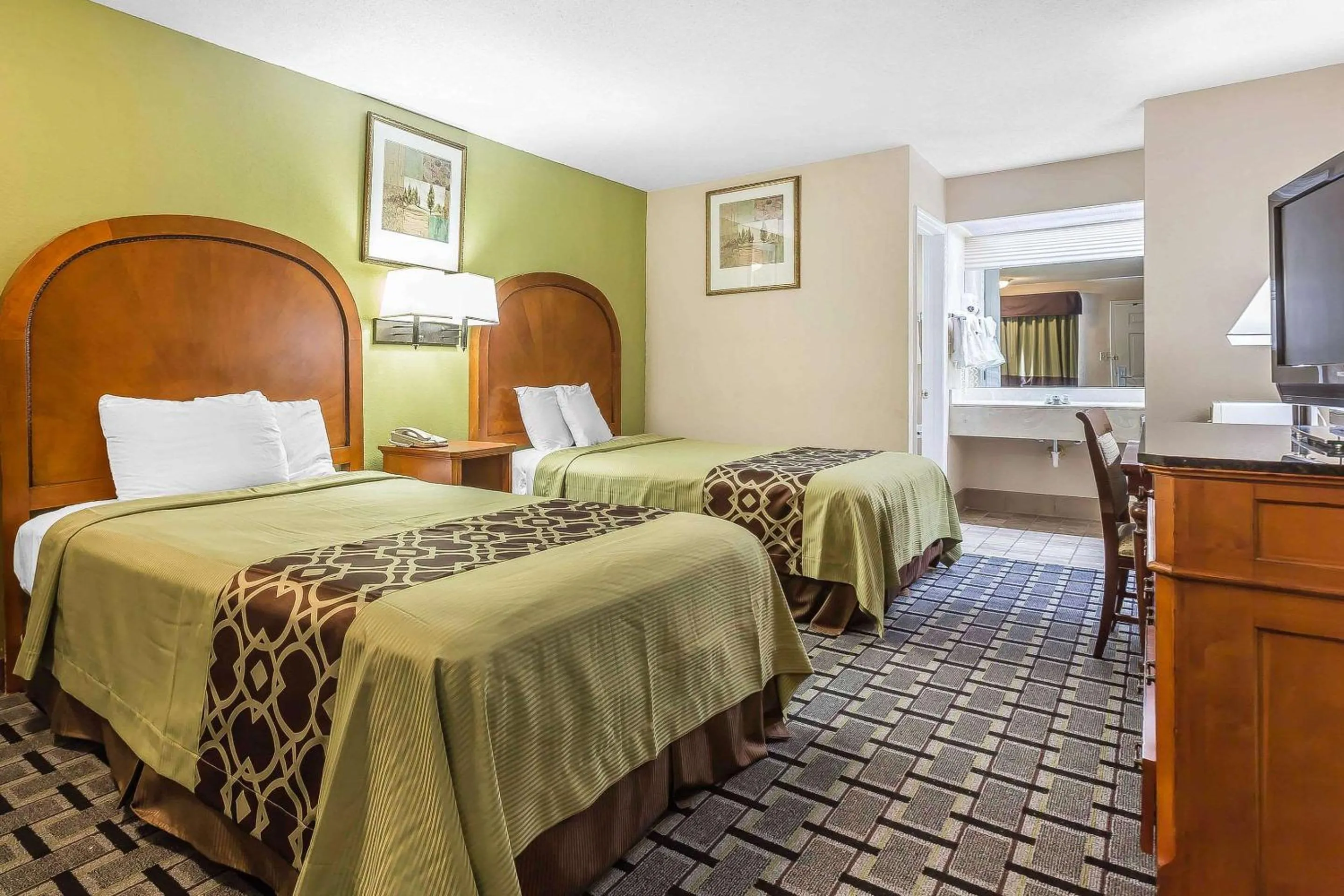 Photo of the whole room, Bed in Rodeway Inn Augusta South
