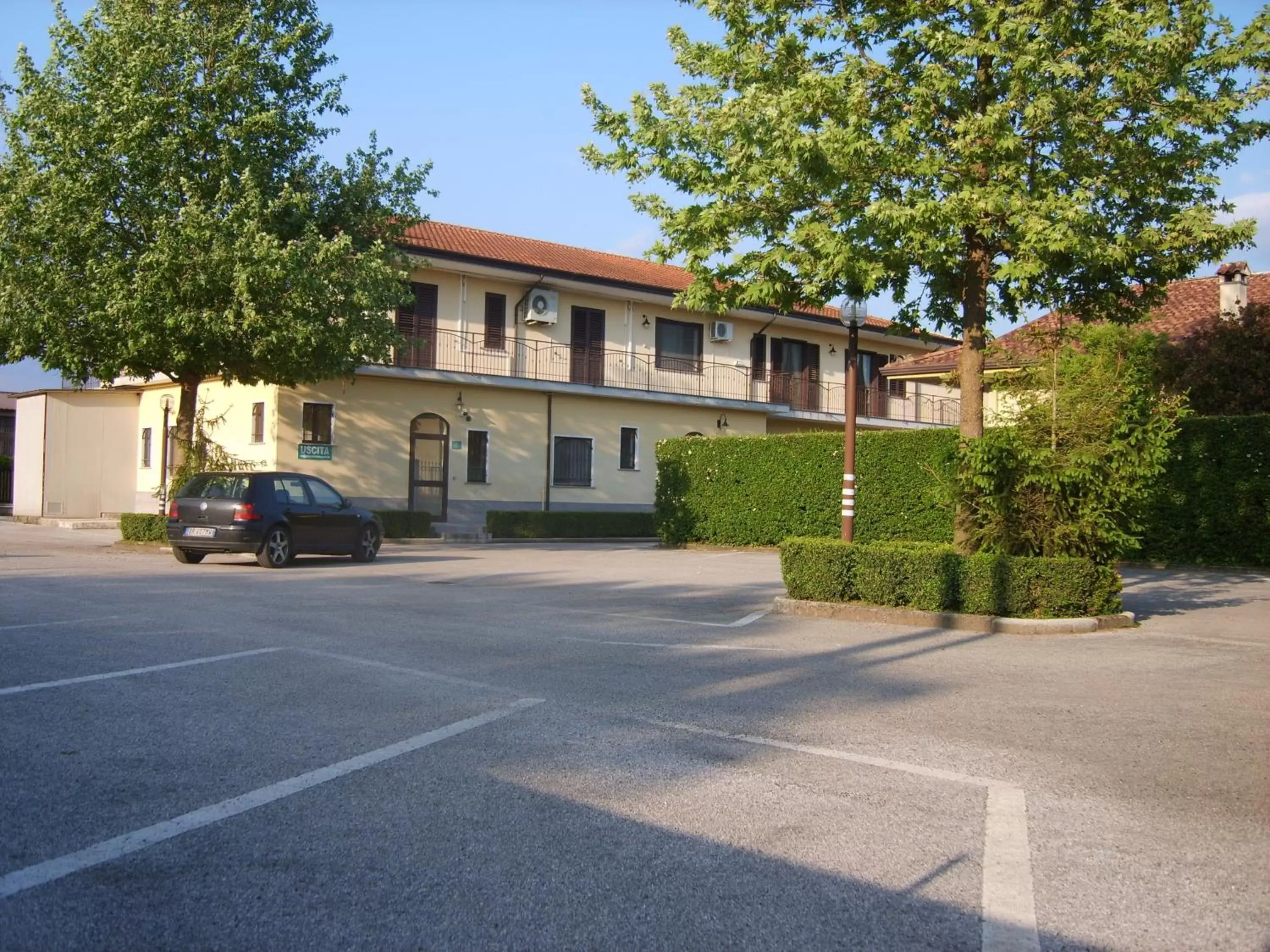 Property Building in Hotel Rosso Di Sera