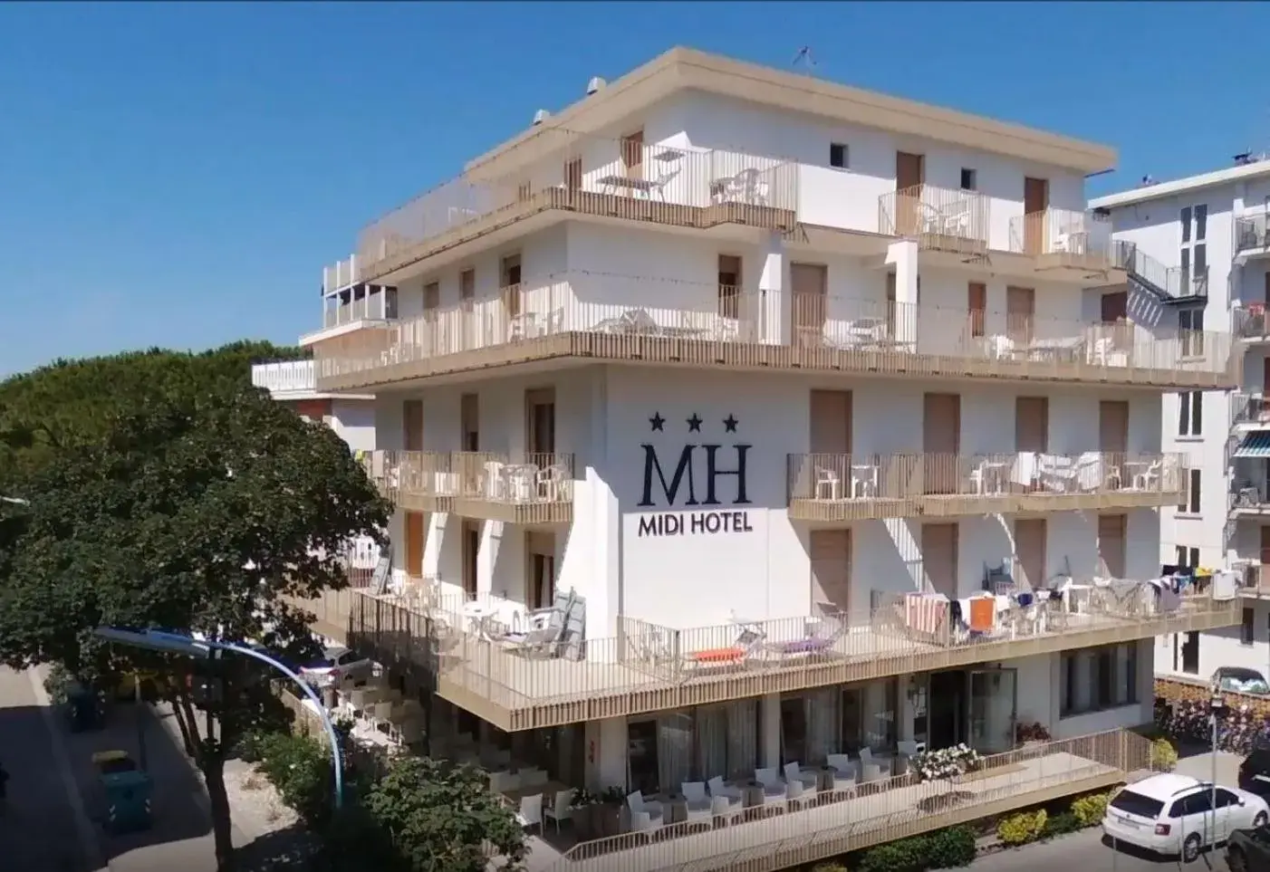 Balcony/Terrace, Property Building in Hotel Midi
