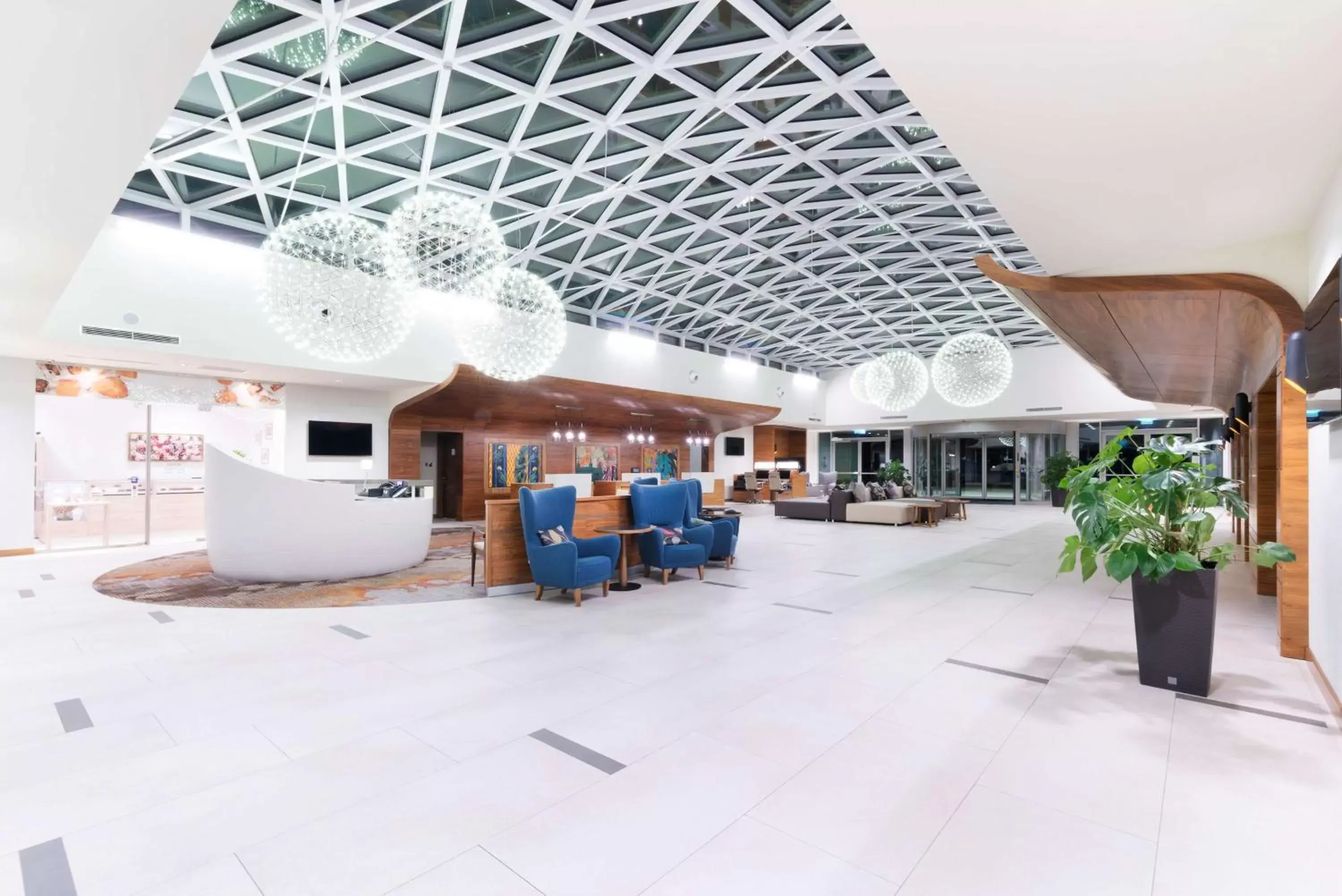 Lobby or reception, Lobby/Reception in DoubleTree by Hilton Krakow Hotel & Convention Center