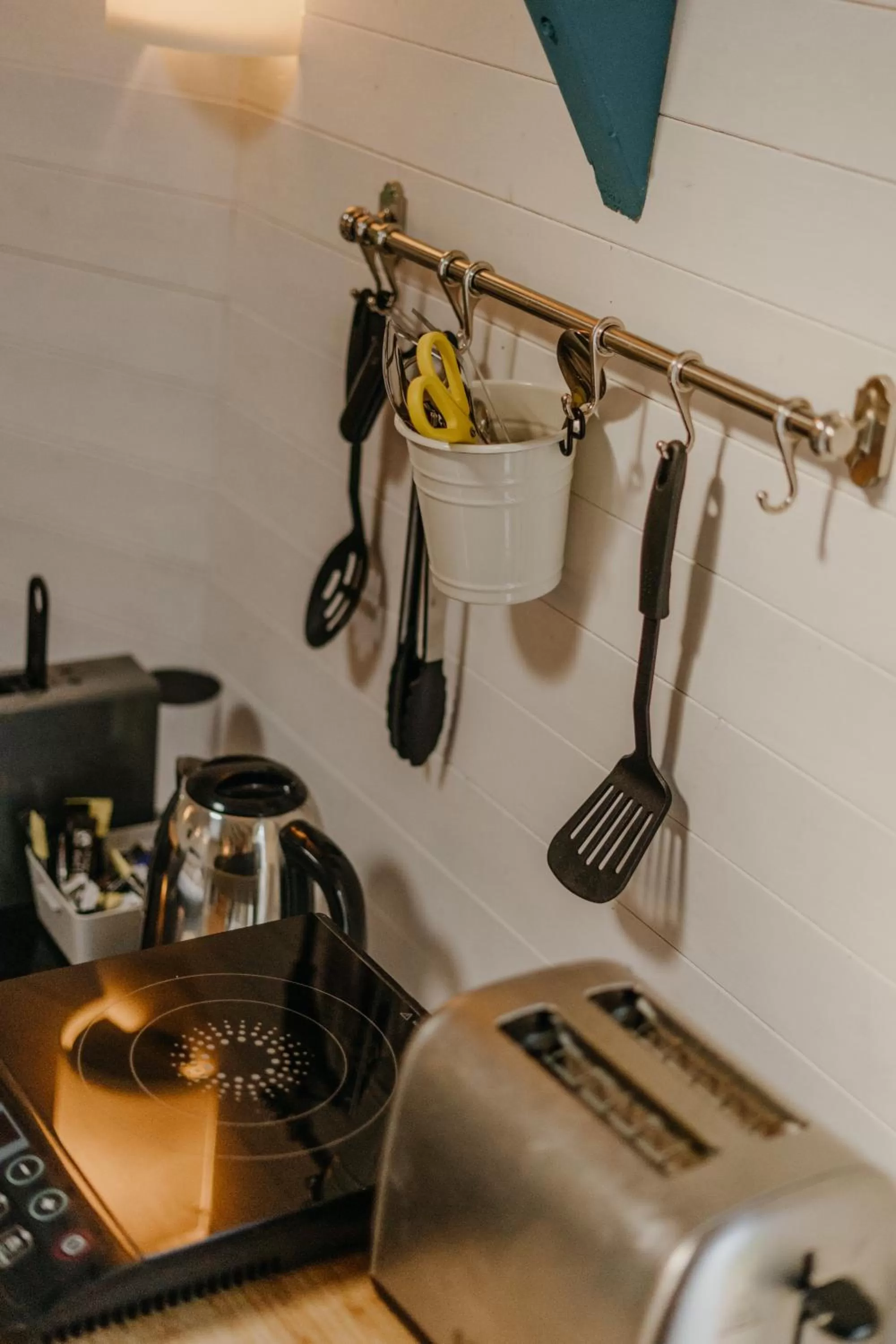 Kitchen or kitchenette, Bathroom in Little England Retreats - Cottage, Yurt and Shepherd Huts