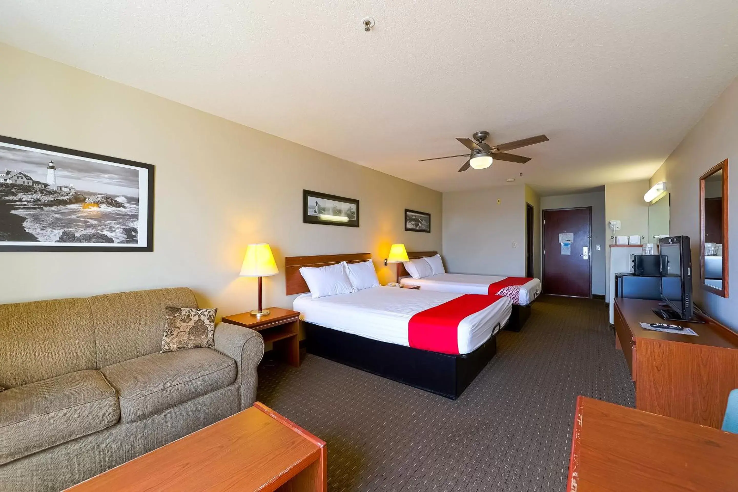 Bedroom in Siletz Bay Beachfront Hotel by OYO Lincoln City