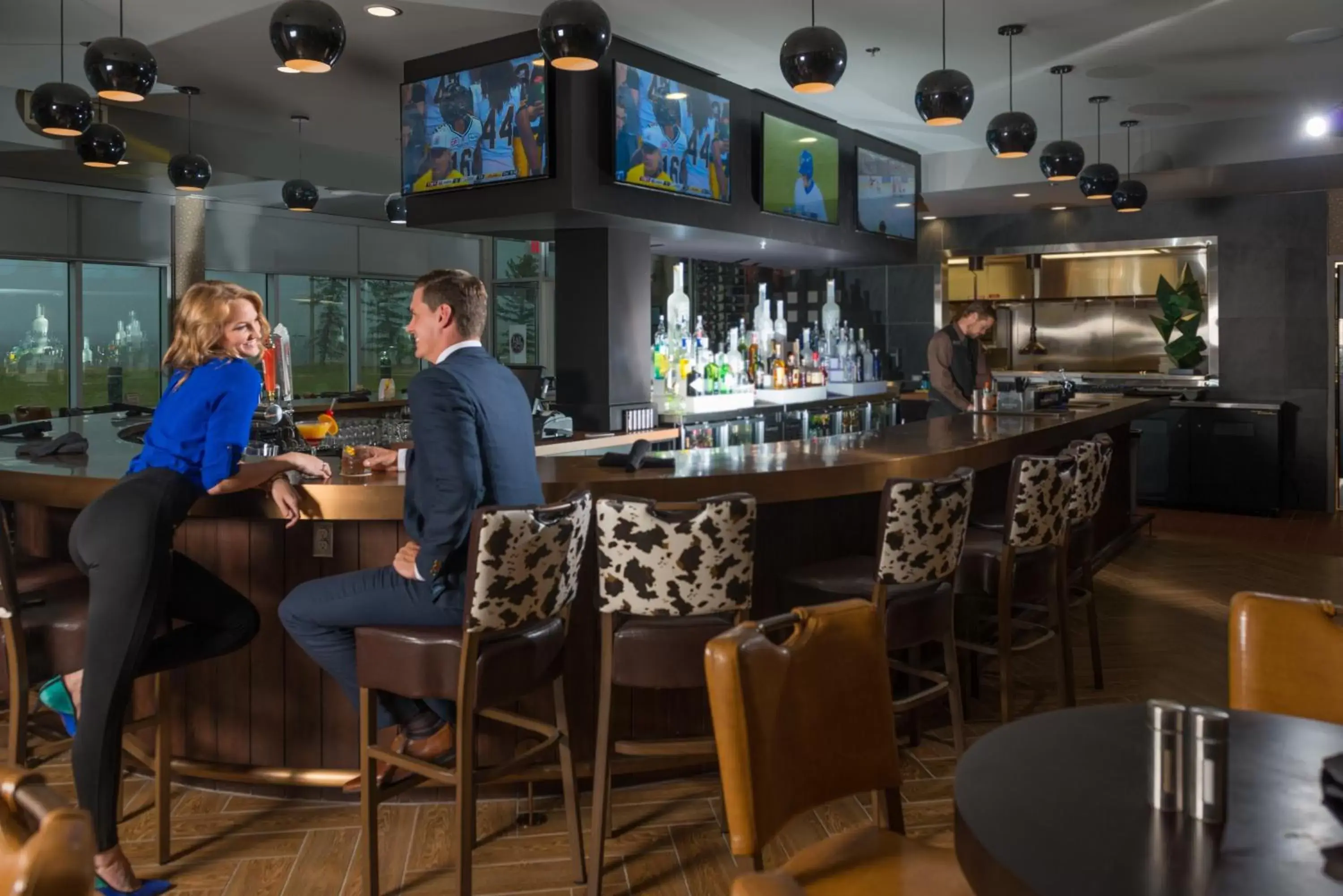 Lounge or bar in Applause Hotel Calgary Airport by CLIQUE Lounge or bar in Applause Hotel Calgary Airport by CLIQUE