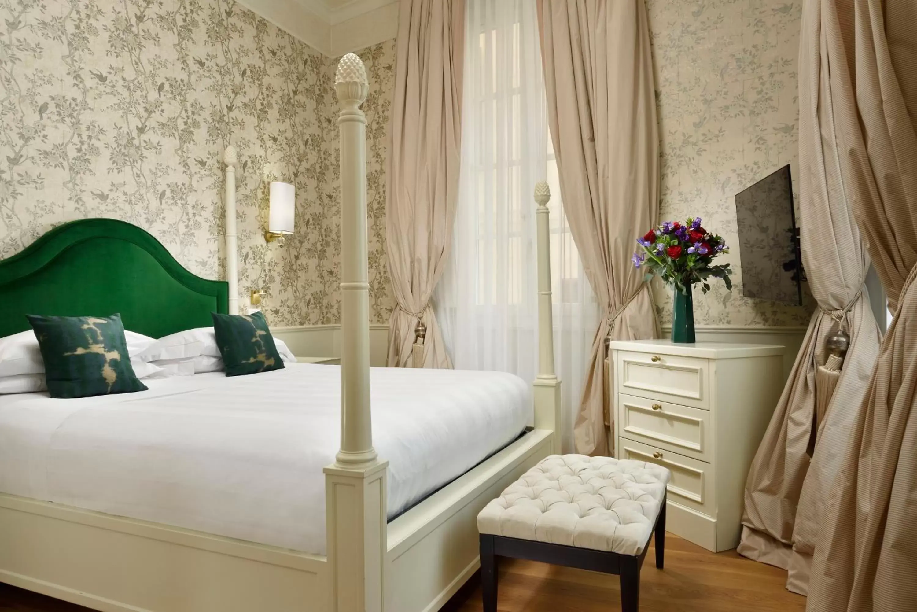 Bedroom, Bed in San Firenze Suites & Spa