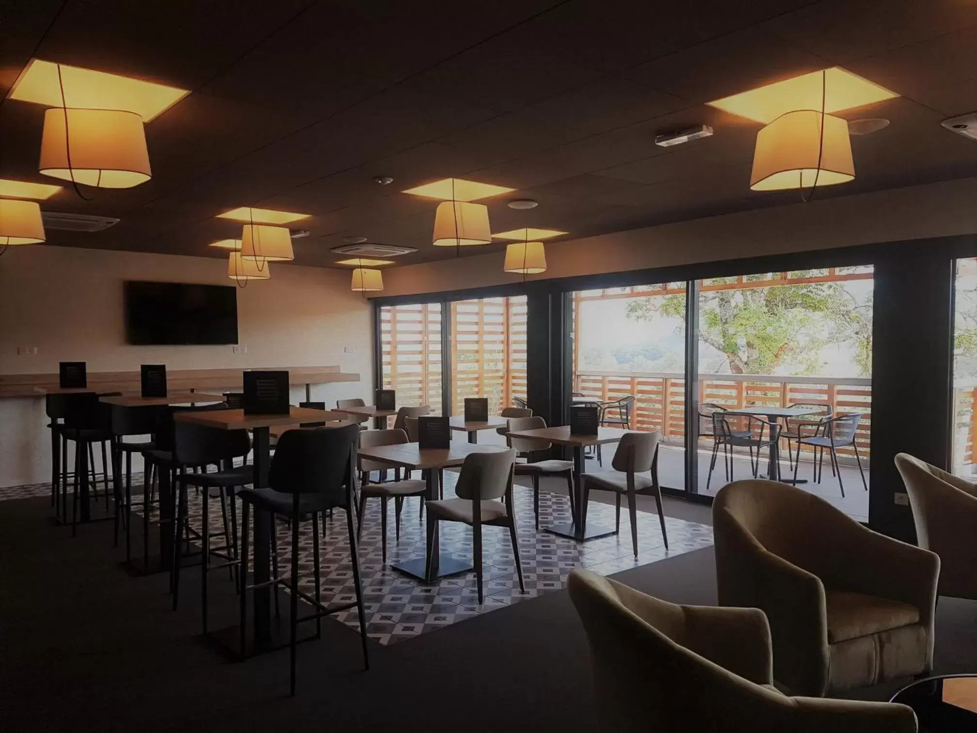 Lounge or bar, Lounge/Bar in Mildiss Hotel - BW Signature Collection