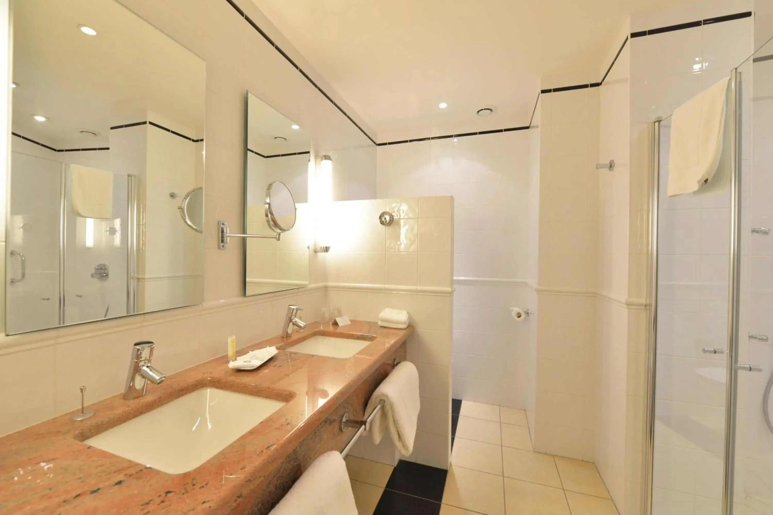 Bathroom in Best Western Plus Hotel D'Angleterre