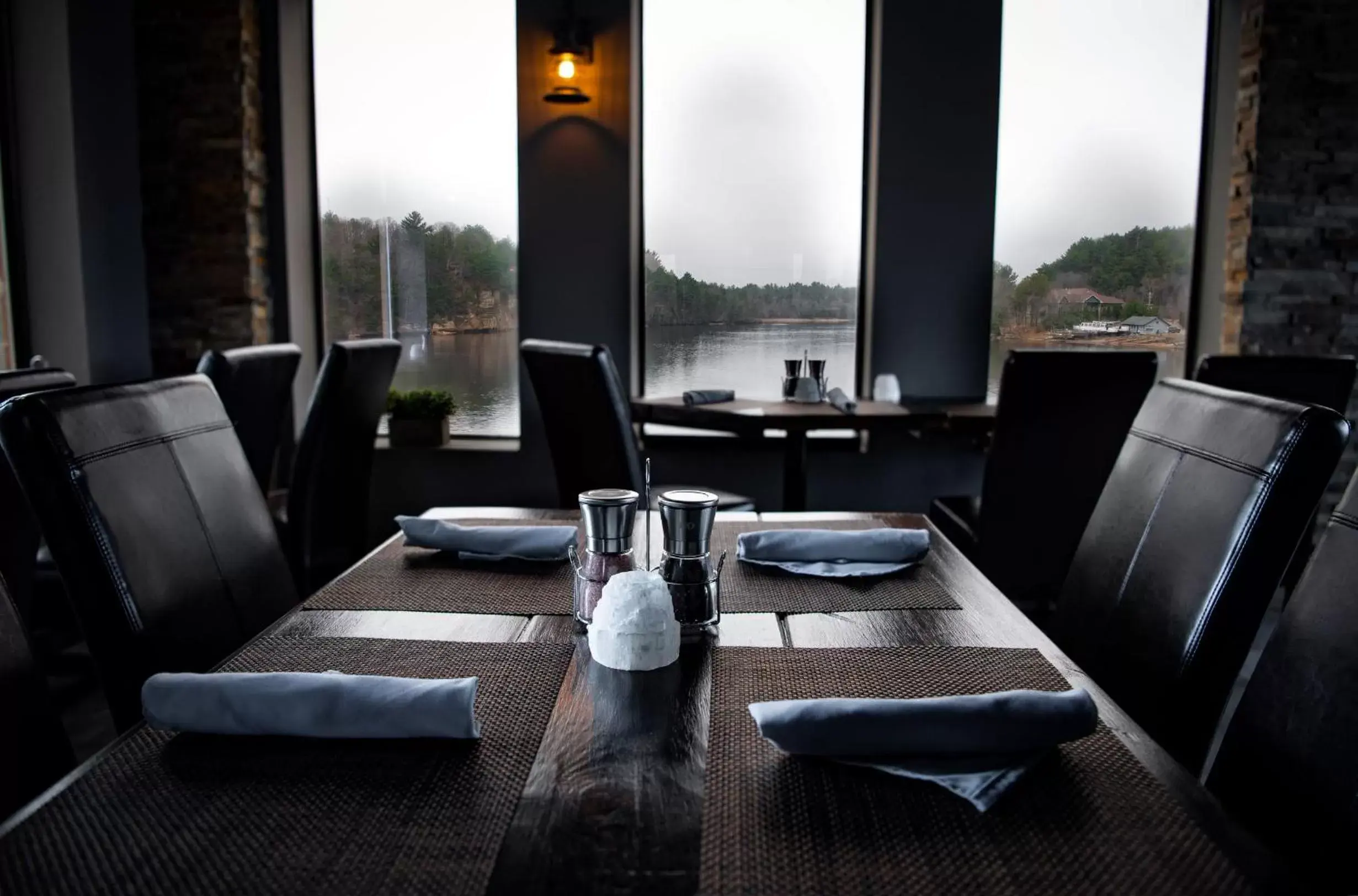 Restaurant/Places to Eat in The VUE Boutique Hotel & Boathouse