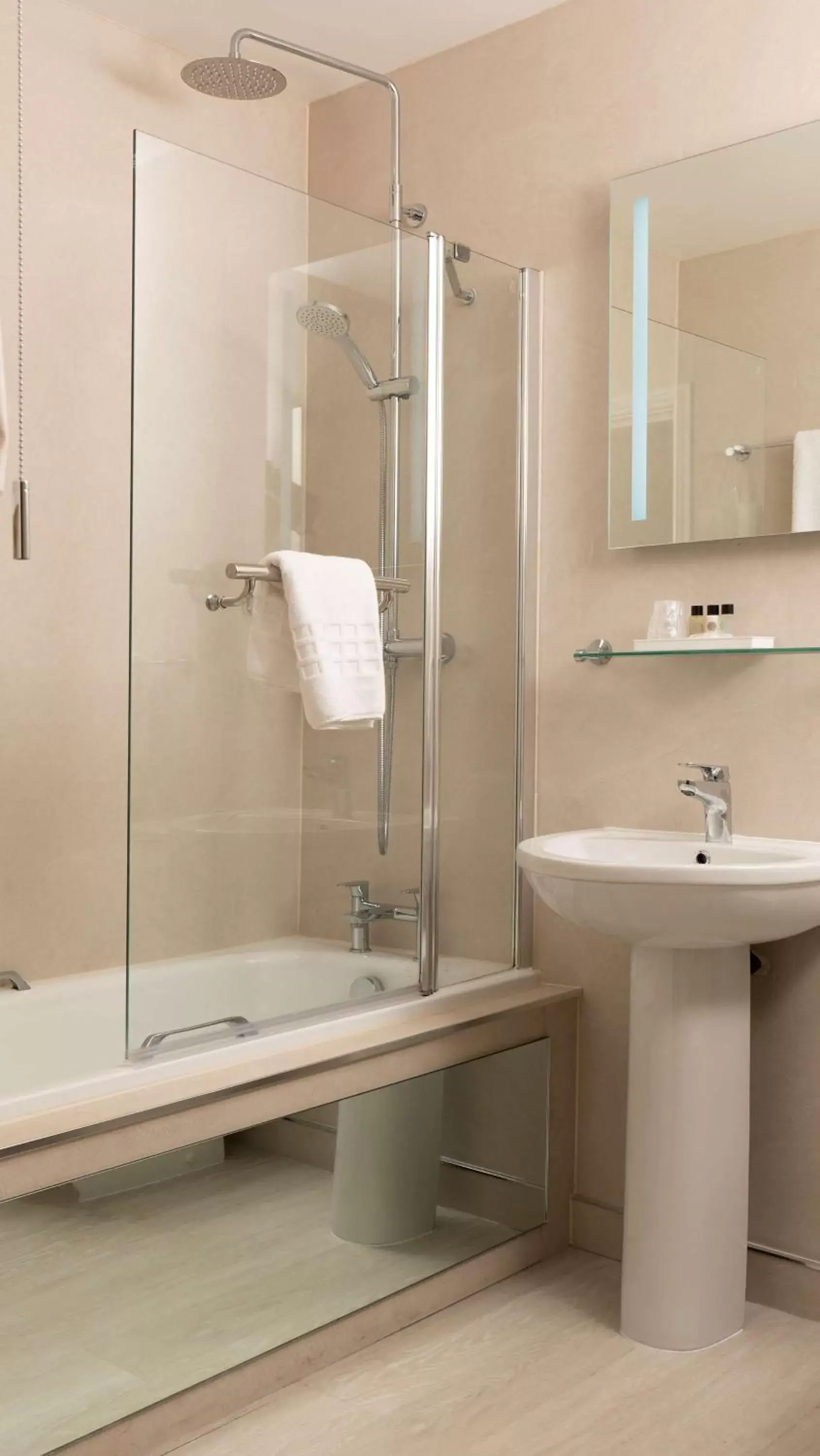 Bathroom in Best Western Ivy Hill Hotel