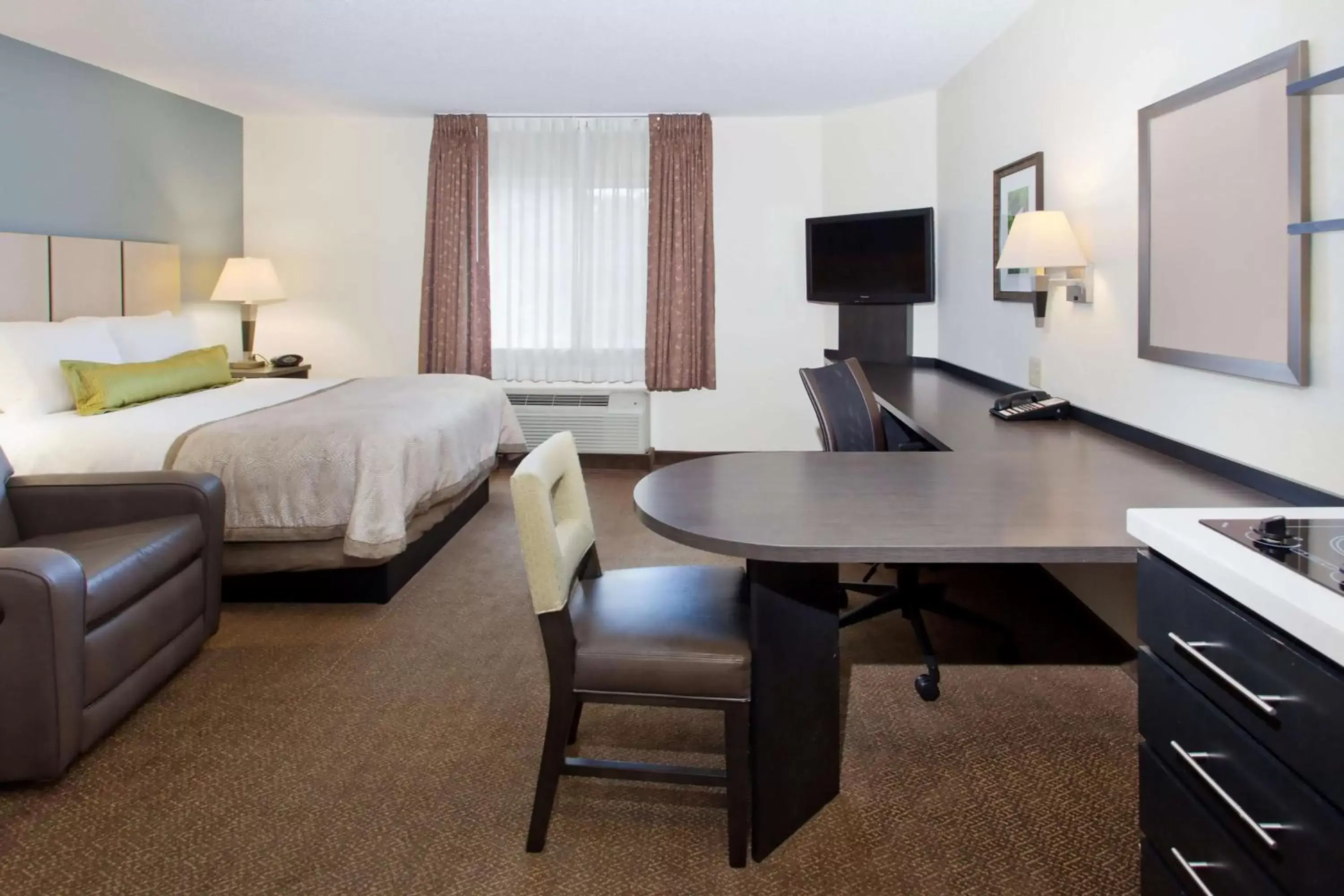 TV and multimedia, TV/Entertainment Center in Sonesta Simply Suites Houston W Beltway