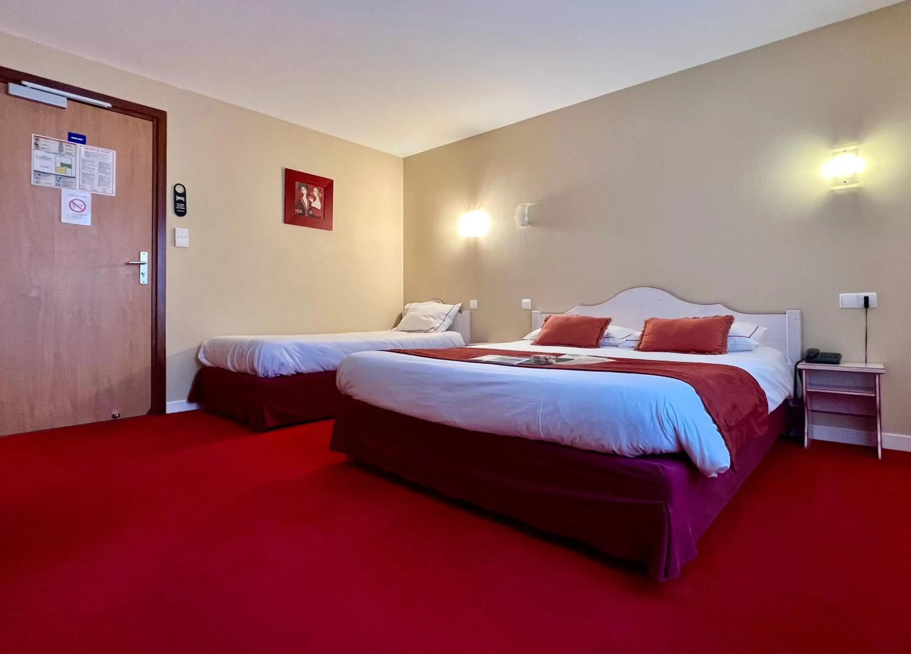 Bedroom, Bed in Logis Hôtel Les Chatelminés
