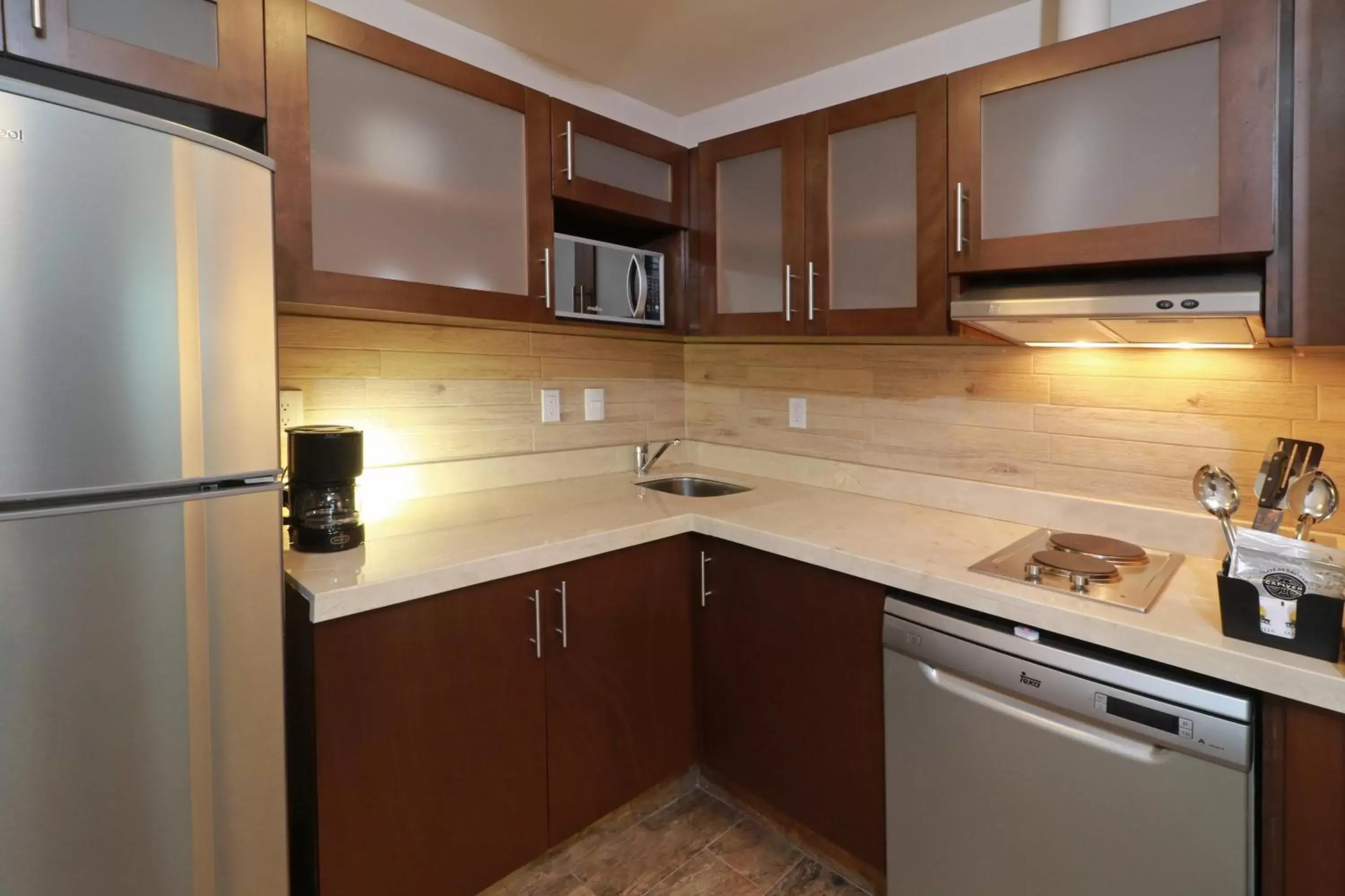 Photo of the whole room, Kitchen/Kitchenette in Staybridge Suites Queretaro, an IHG Hotel