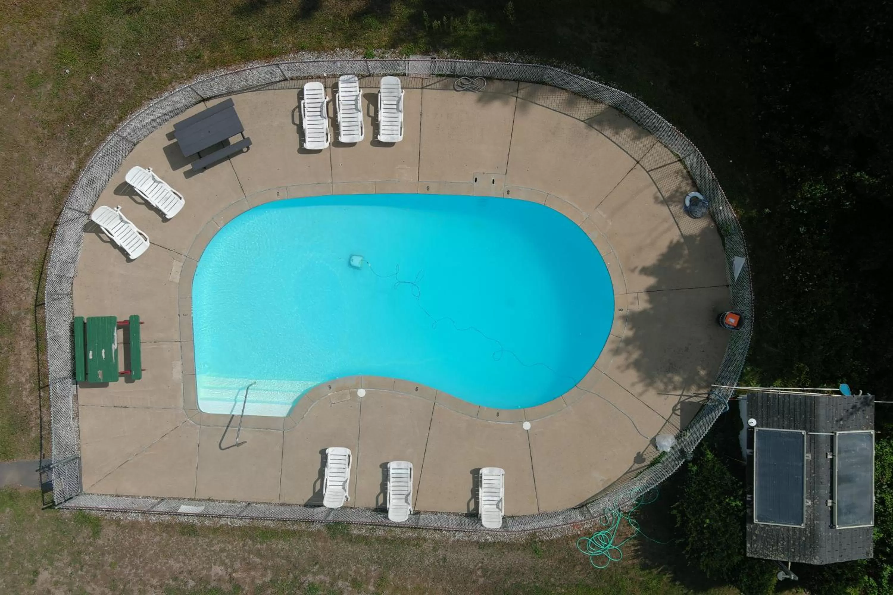 Swimming pool in Colonial Motel