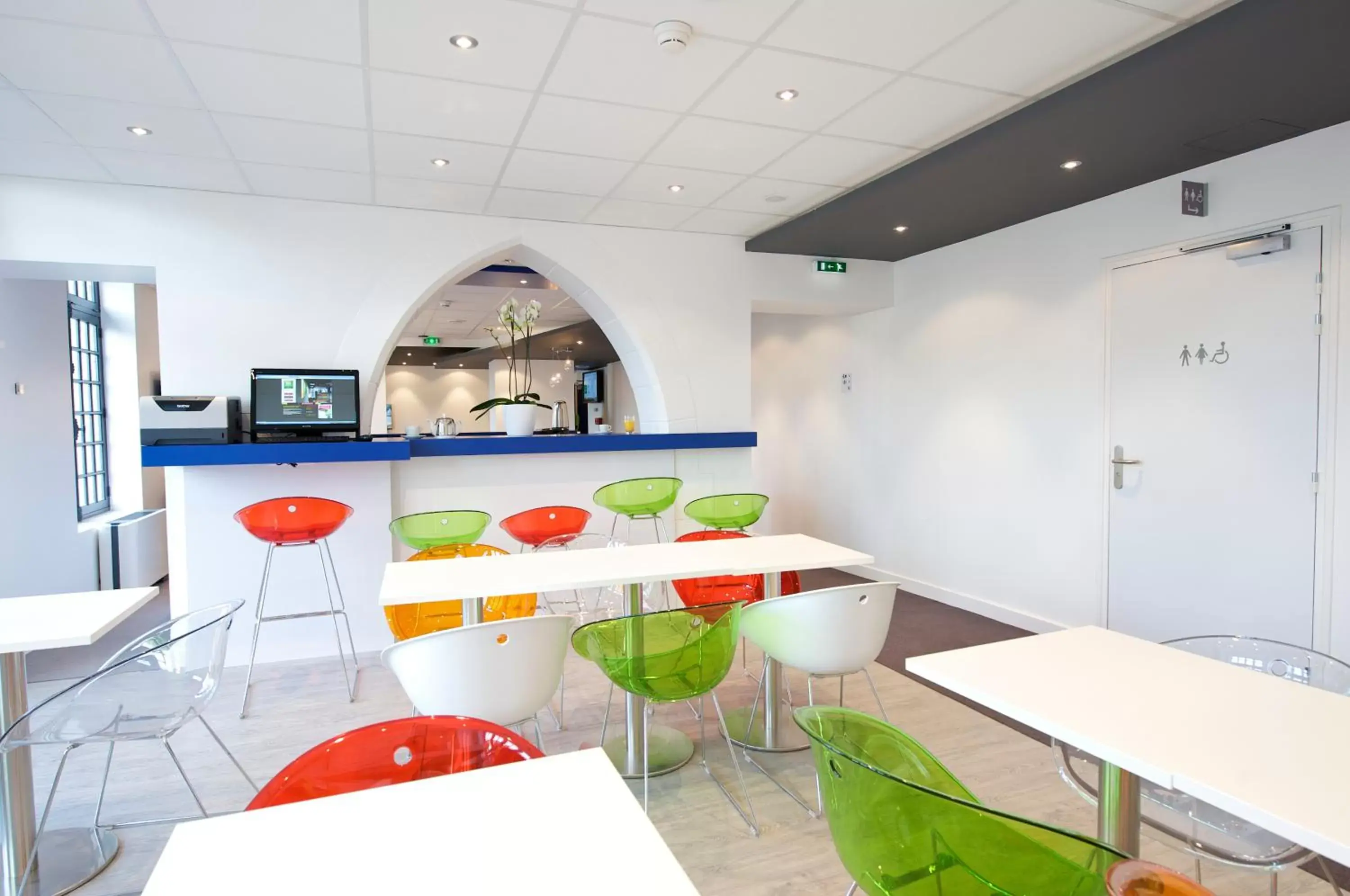 Restaurant/places to eat in ibis Styles Vannes Gare Centre