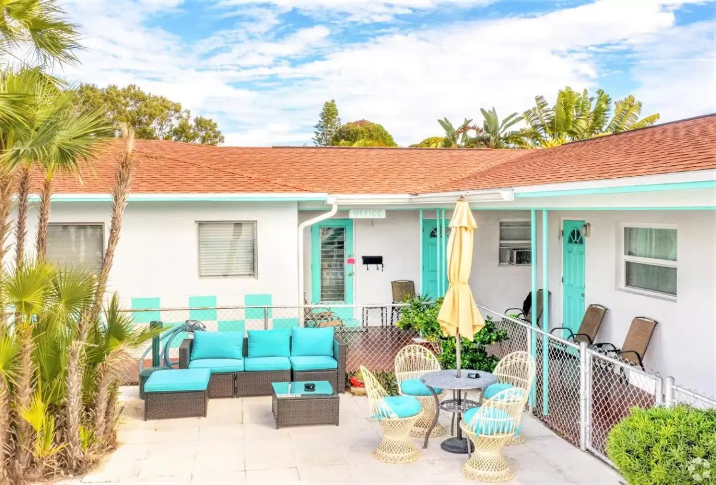 Property building in Sun Island Motel