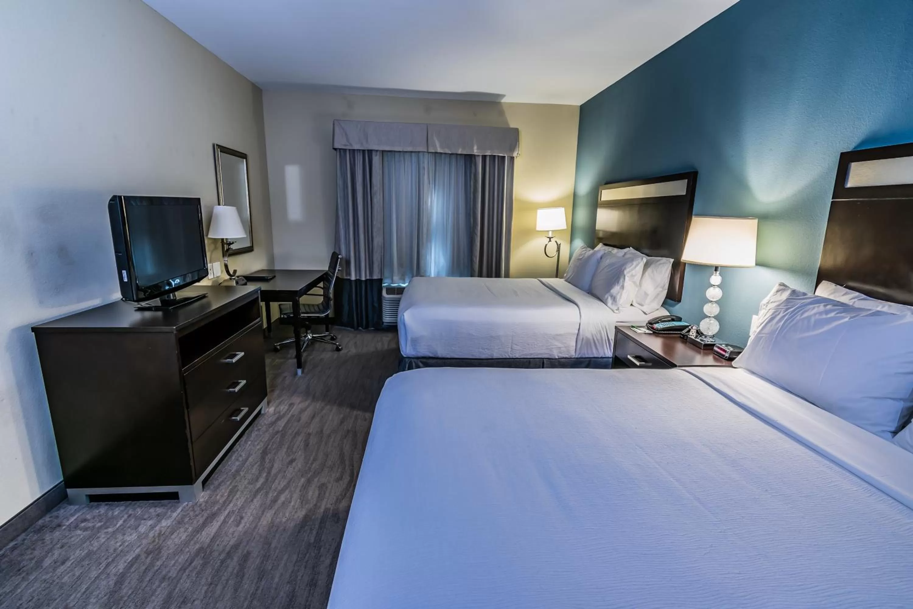 Photo of the whole room, Bed in Holiday Inn Houston-Webster by IHG