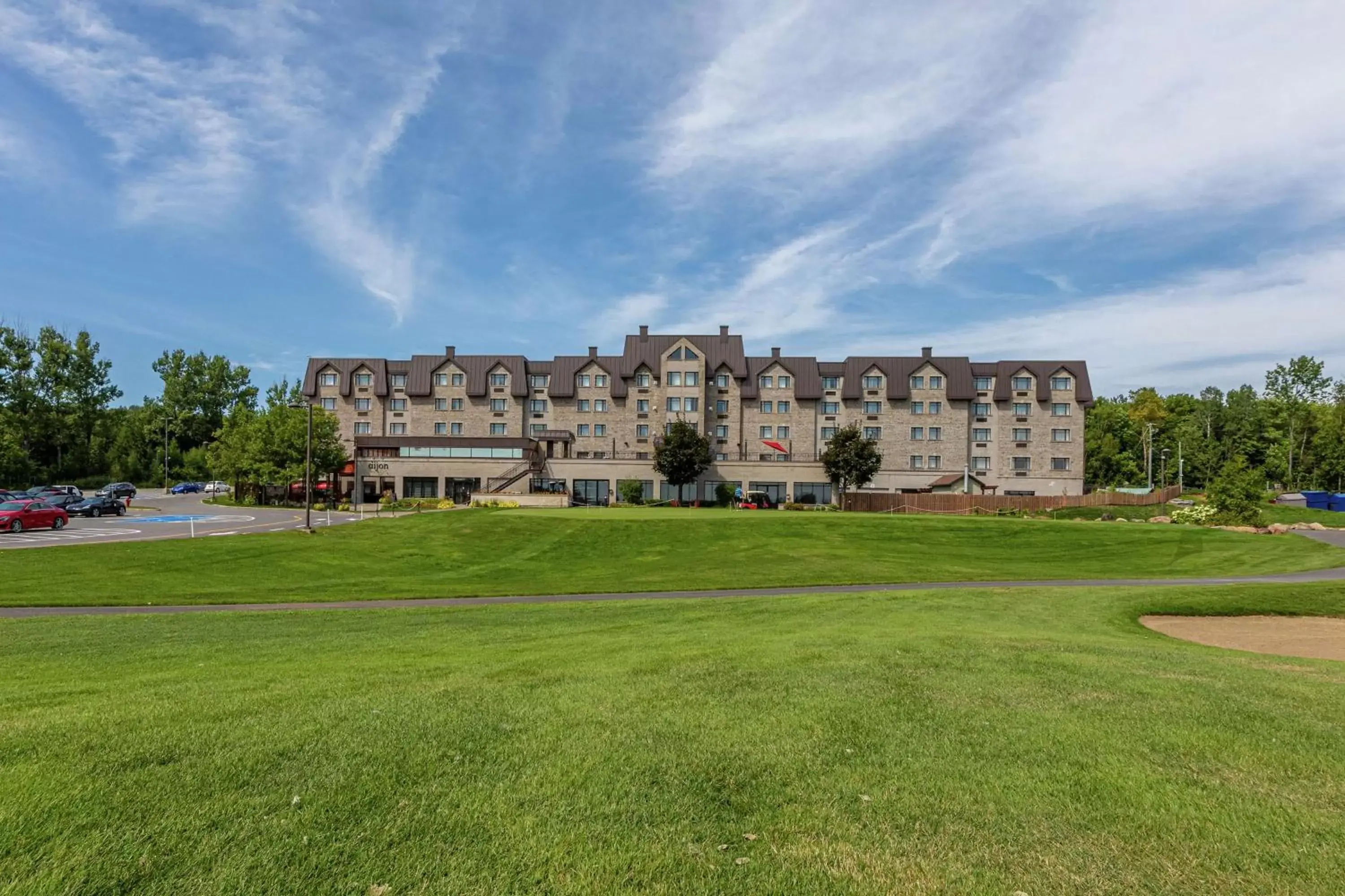 Property Building in DoubleTree by Hilton Quebec Resort