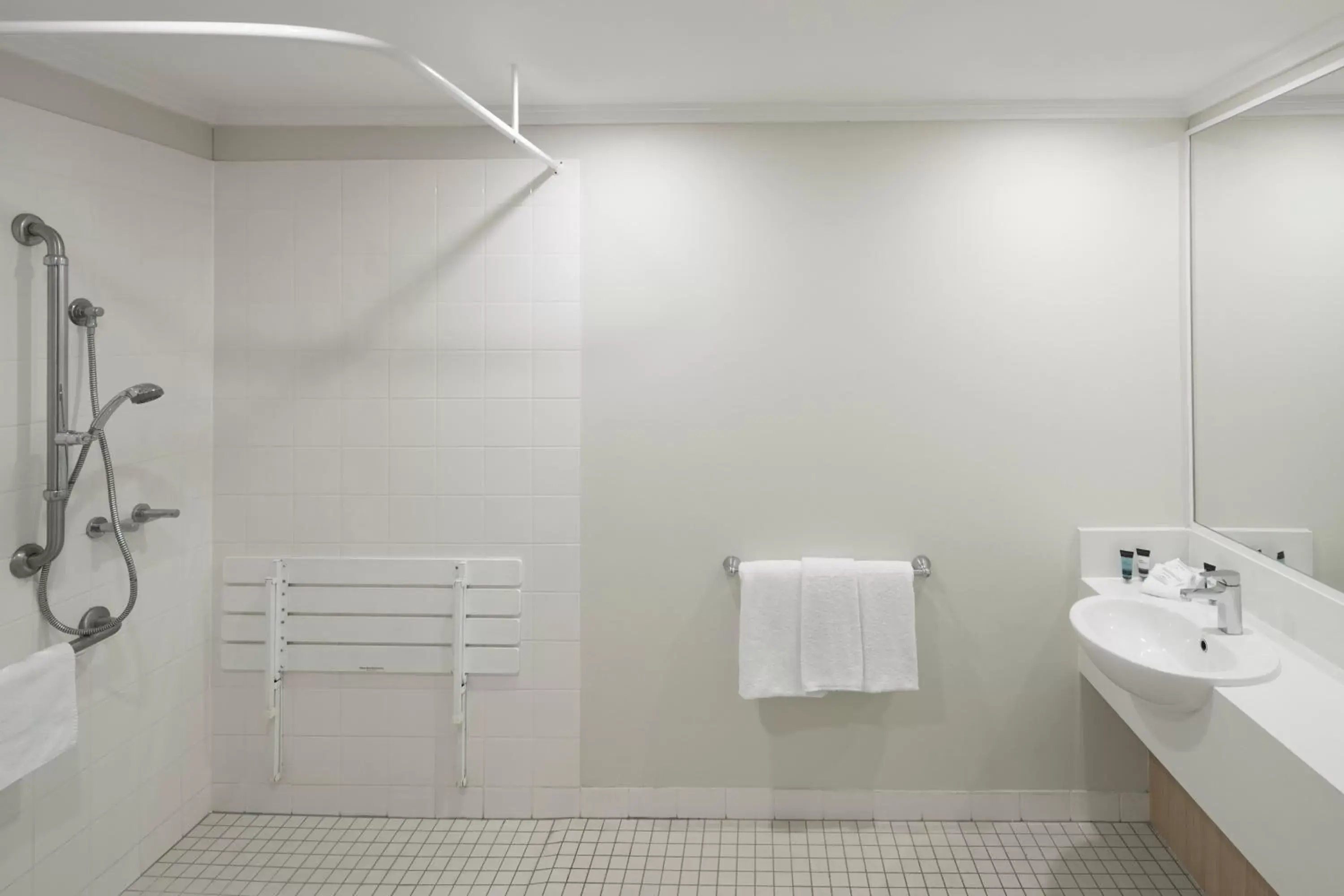 Bathroom in Mercure Sydney Macquarie Park