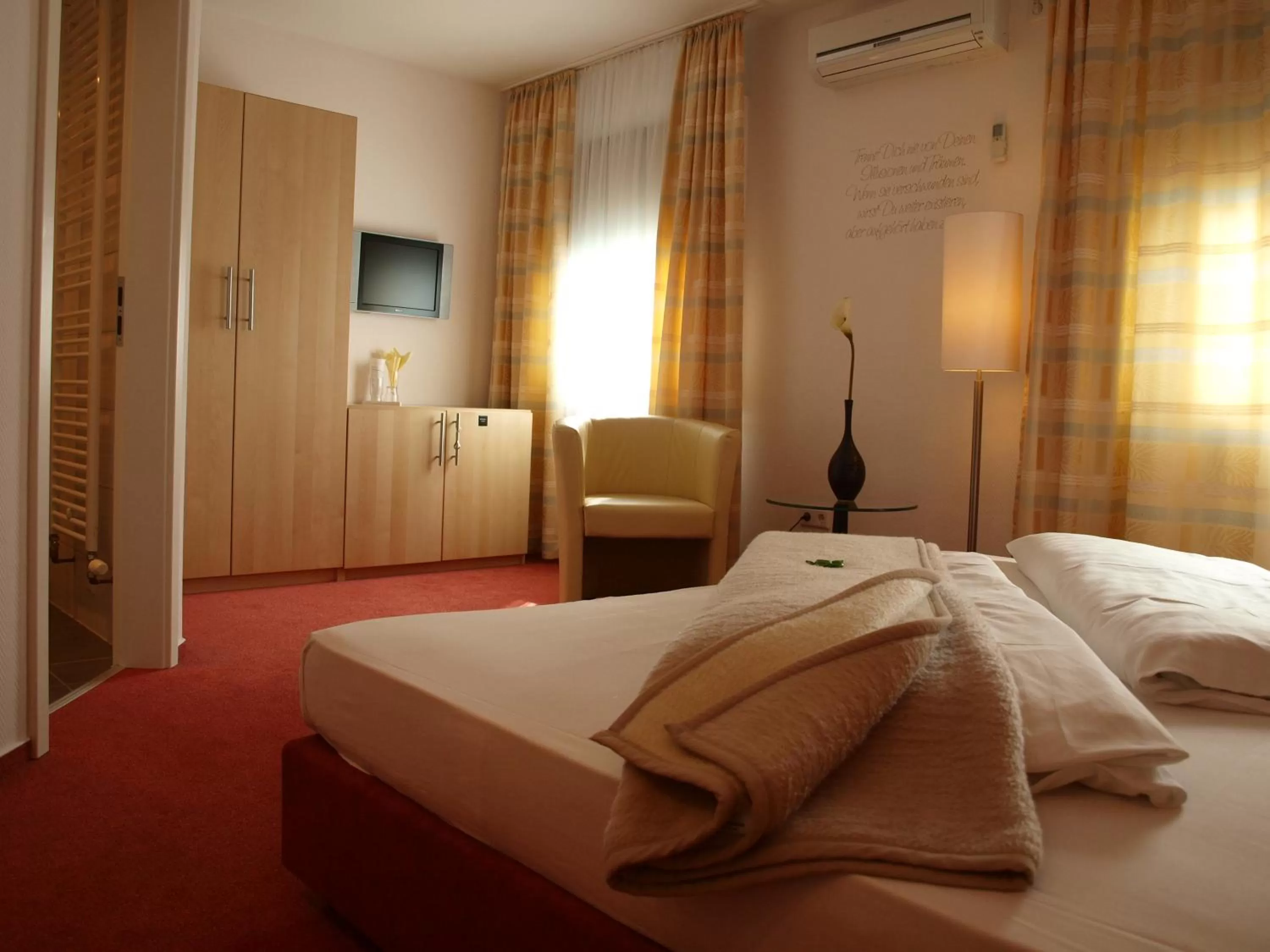 Photo of the whole room, Bed in Gartenstadt Hotel