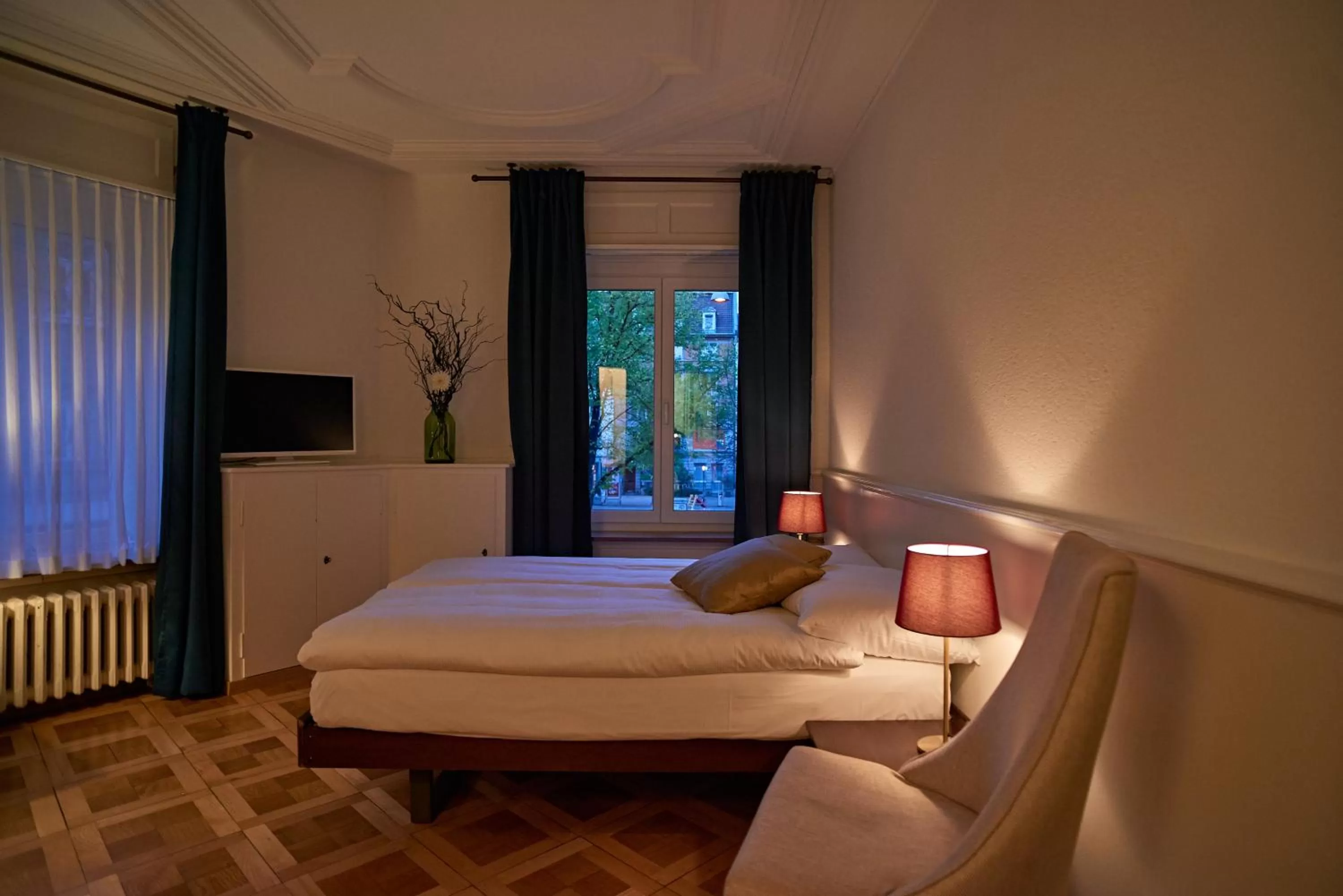 Photo of the whole room, Bed in Saint Georges Hotel