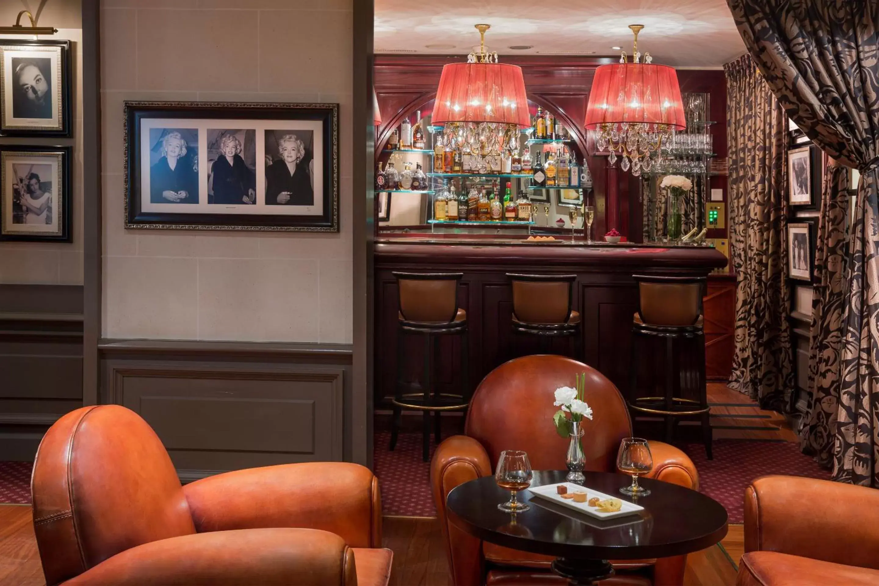 Lounge or bar, Lounge/Bar in Royal Manotel