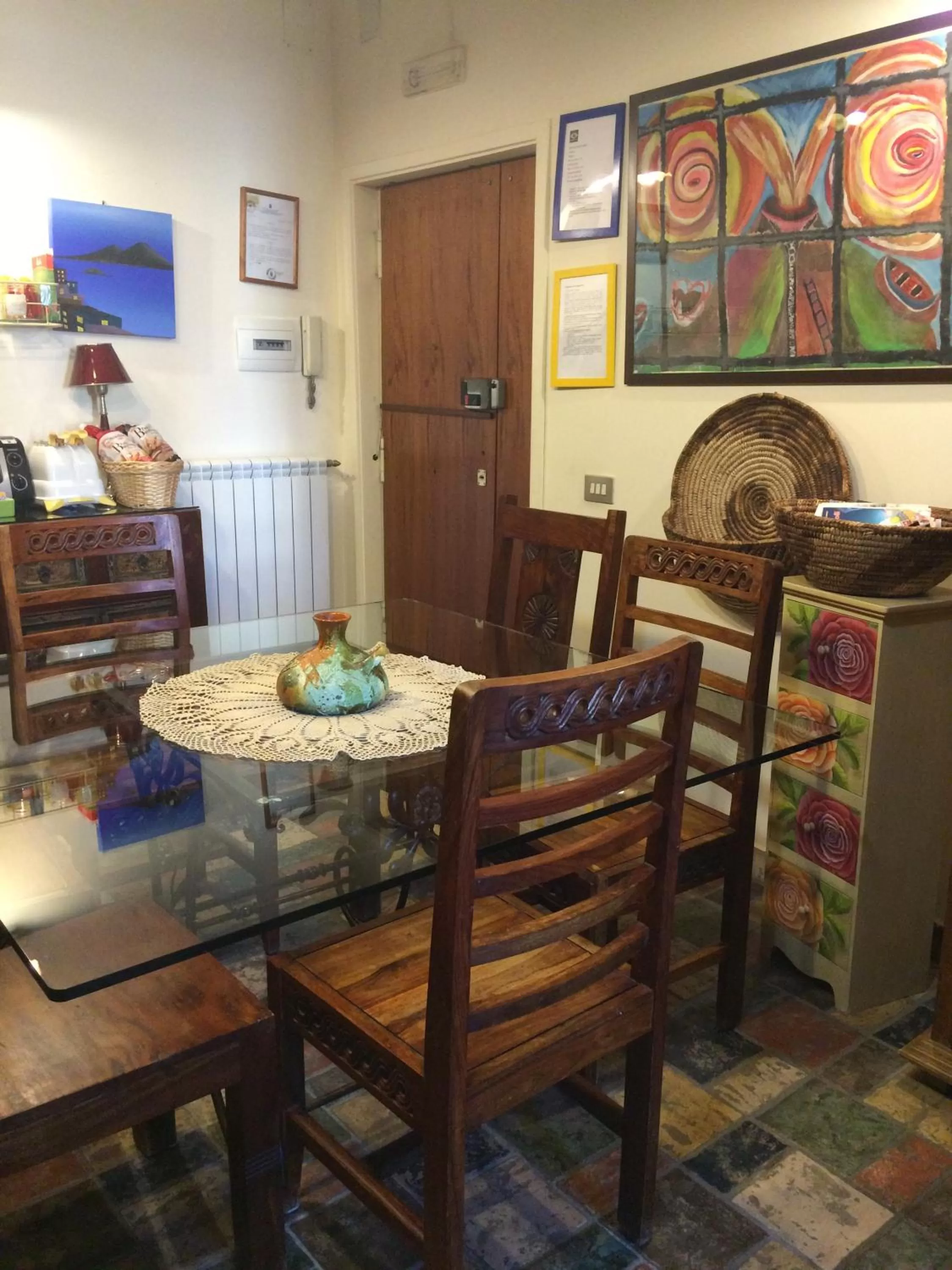 Photo of the whole room, Dining Area in B&B Casamiranapoli