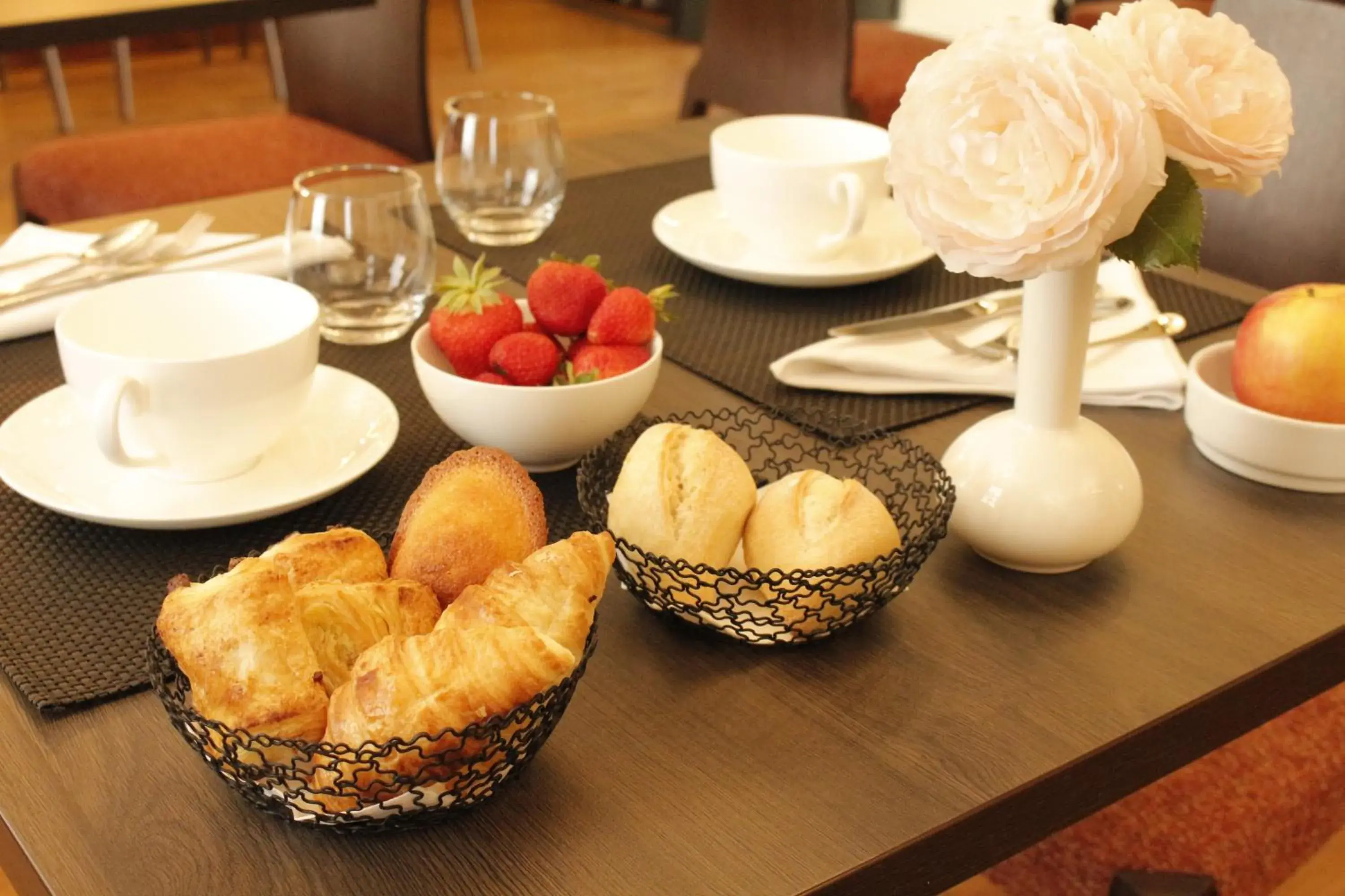 Continental breakfast in College des Doctrinaires