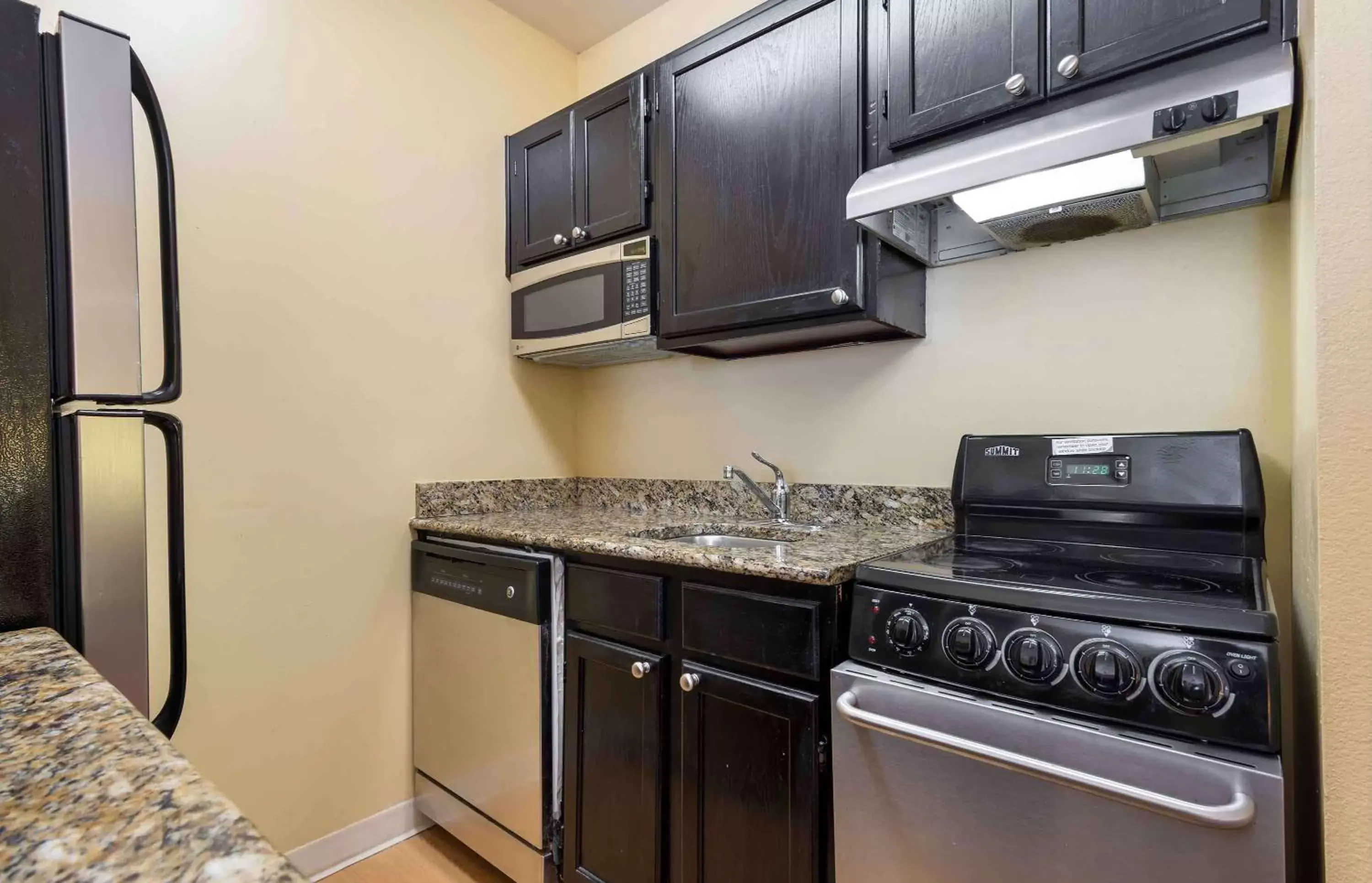 Bedroom, Kitchen/Kitchenette in Extended Stay America Suites - Atlanta - Northlake