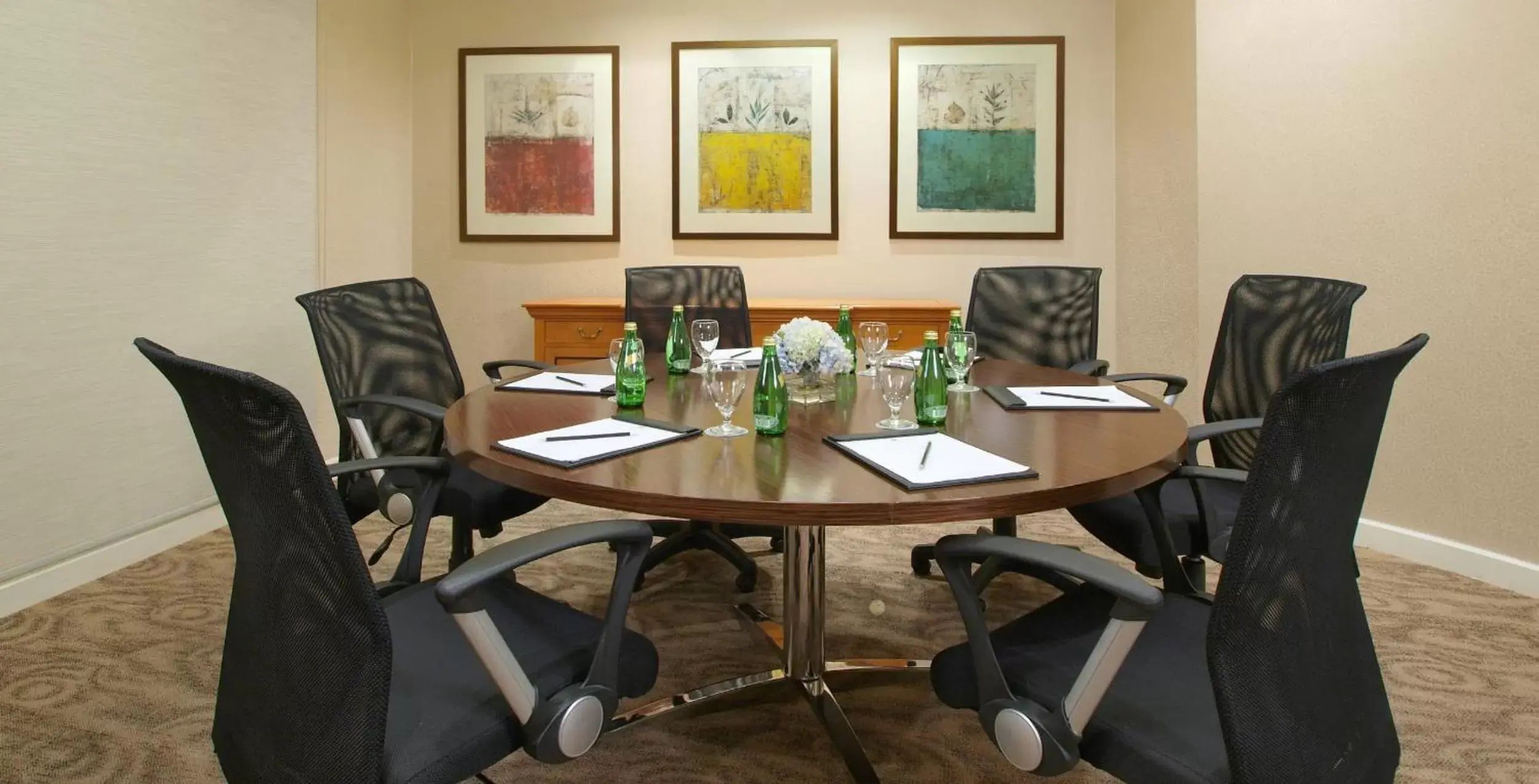 Meeting/conference room, Restaurant/Places to Eat in Eastwood Richmonde Hotel