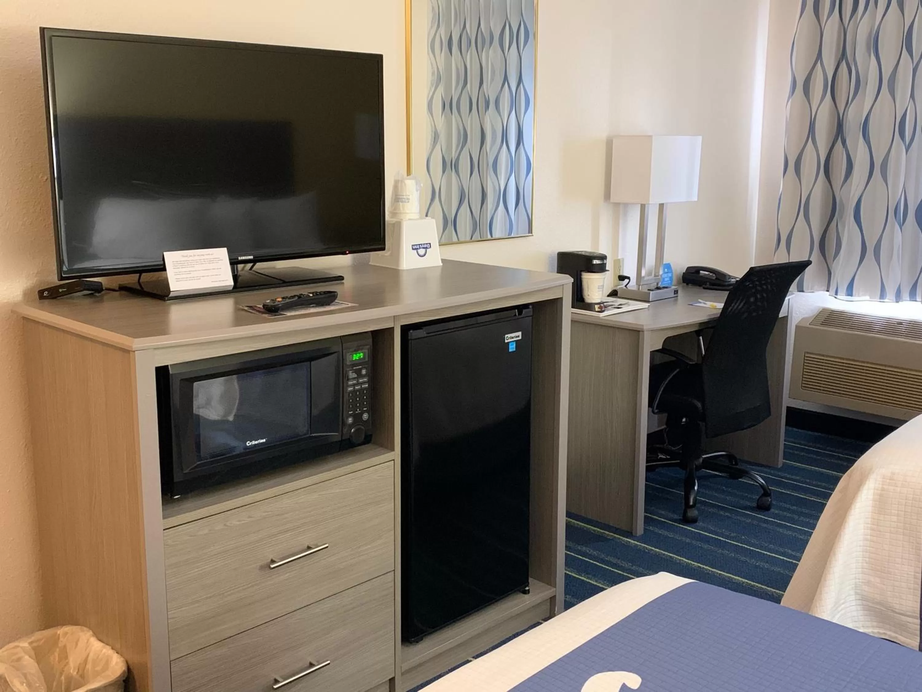 TV and multimedia in Days Inn by Wyndham Hinckley