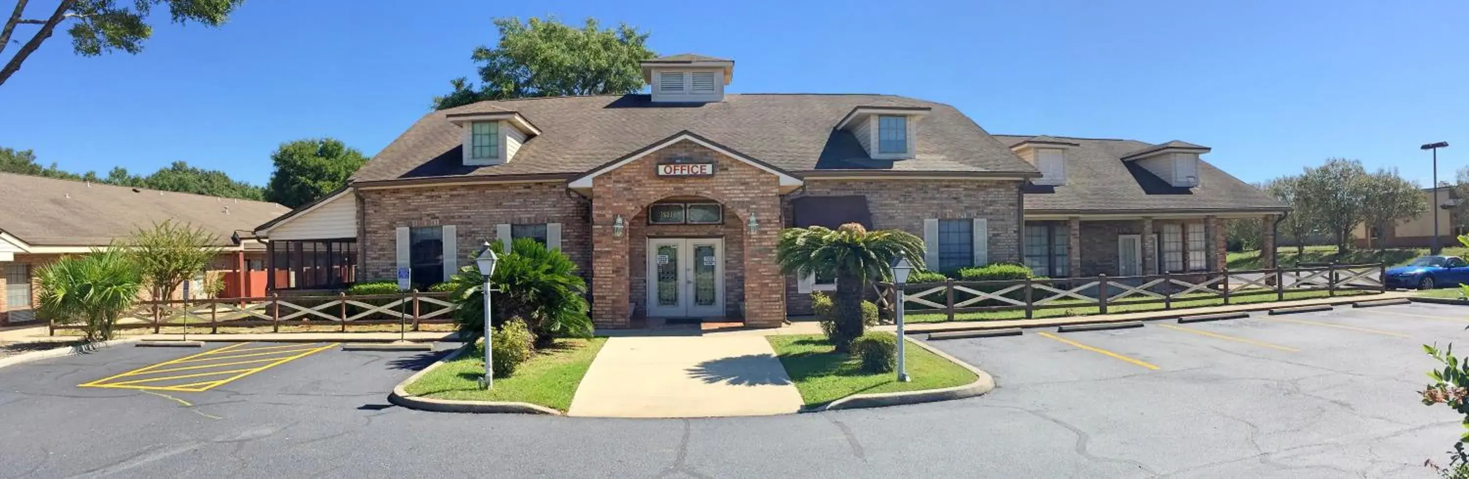 Property building in HOTEL DEL SOL - Pensacola Property building in HOTEL DEL SOL - Pensacola