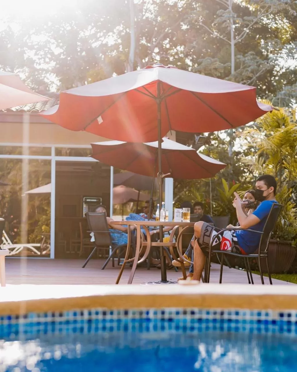 Swimming pool in Albrook Inn
