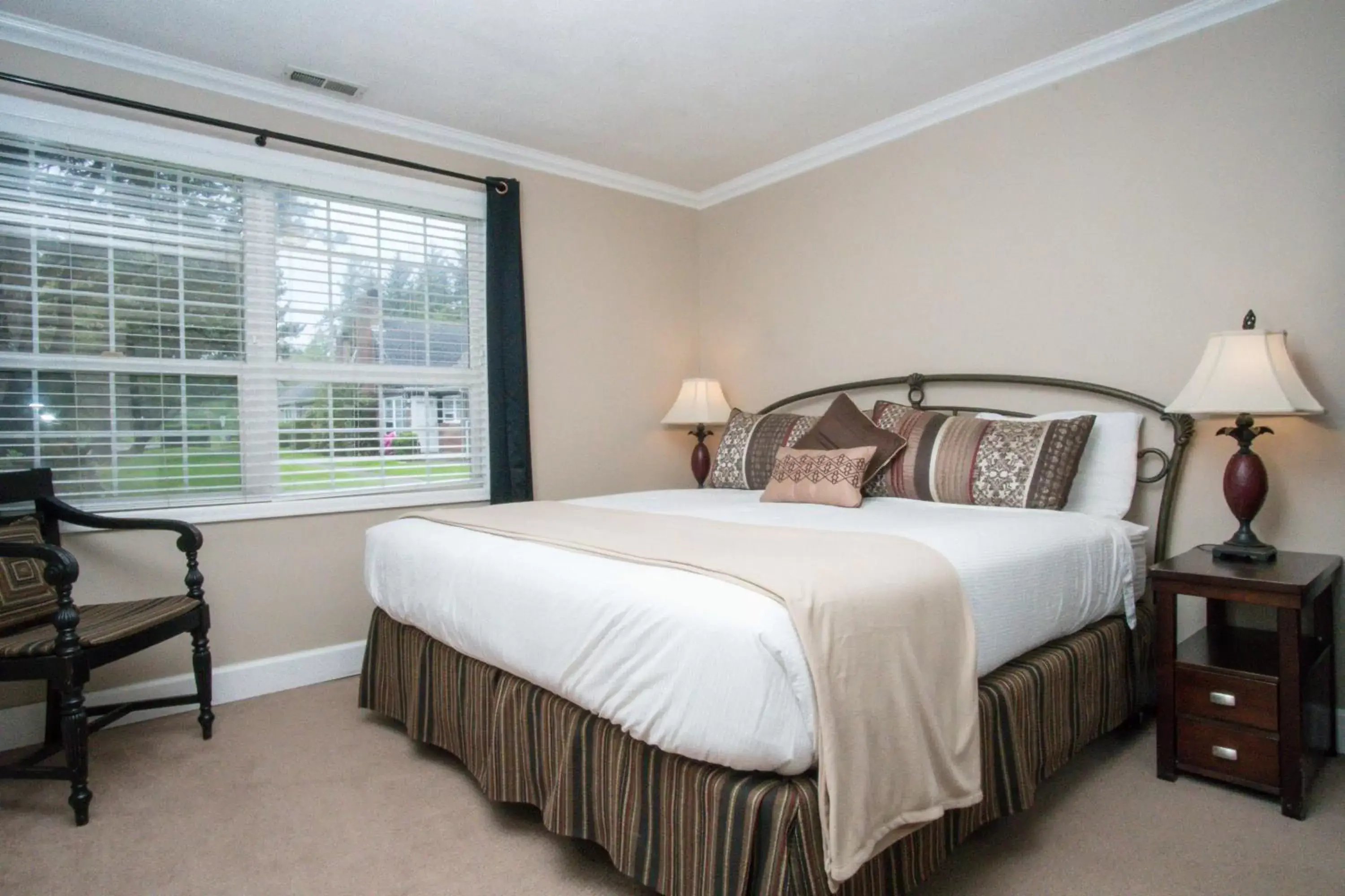 One-Bedroom King Suite with Kitchen #1 - NON Pet Friendly in Ecola Creek Lodge One-Bedroom King Suite with Kitchen #1 - NON Pet Friendly in Ecola Creek Lodge