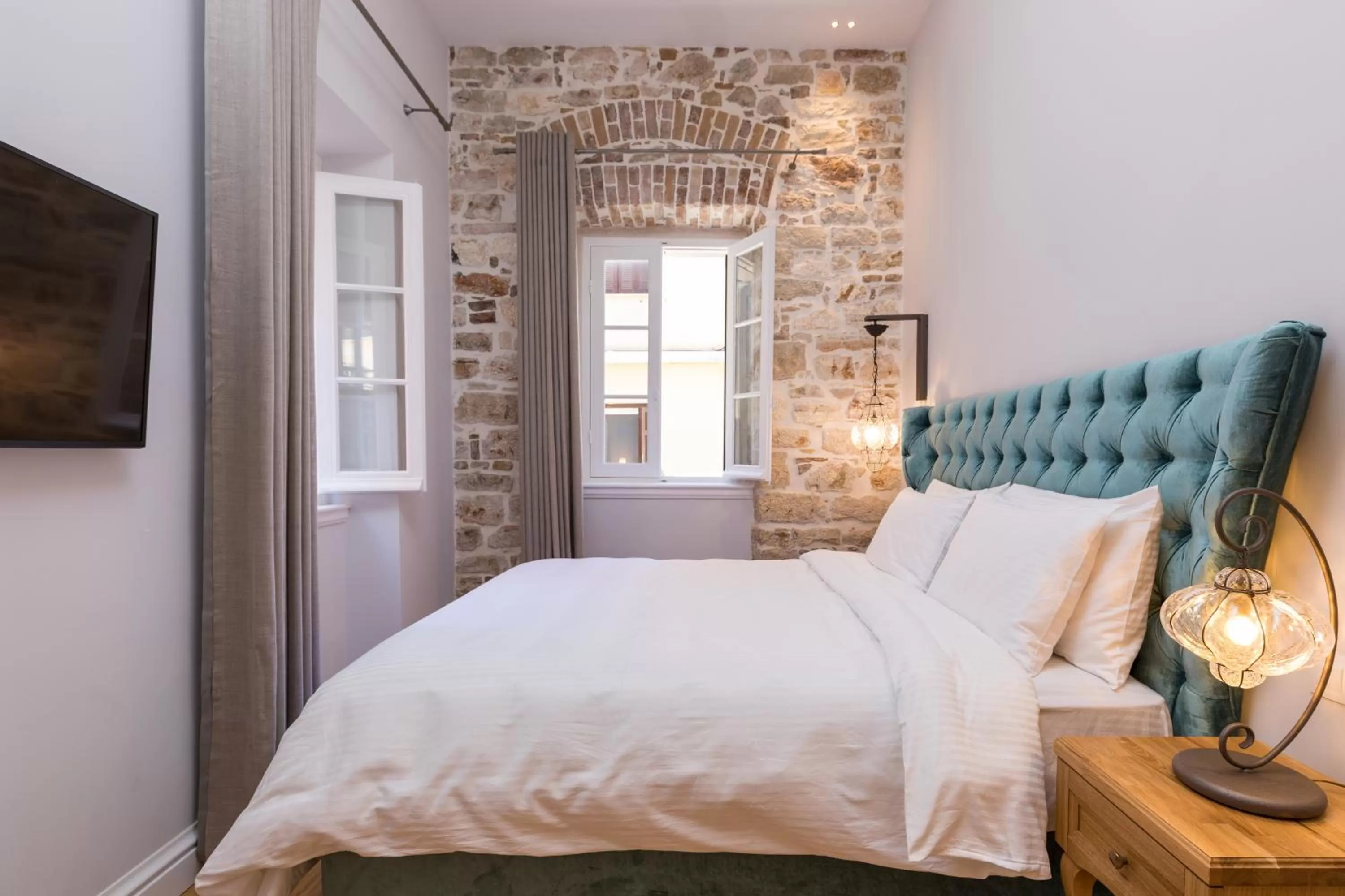 Bed in Acanthus blue