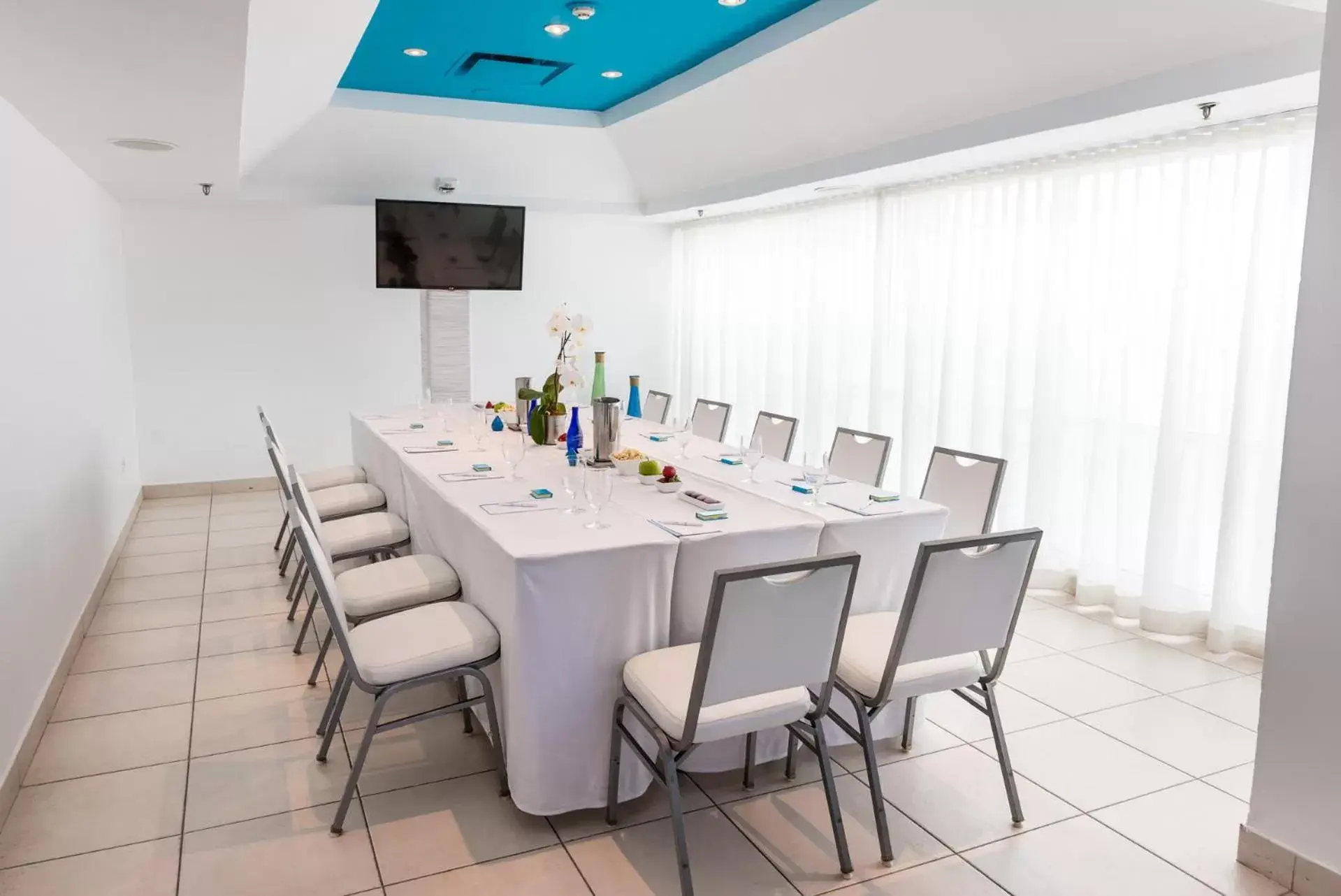 Meeting/conference room in San Juan Water & Beach Club Hotel