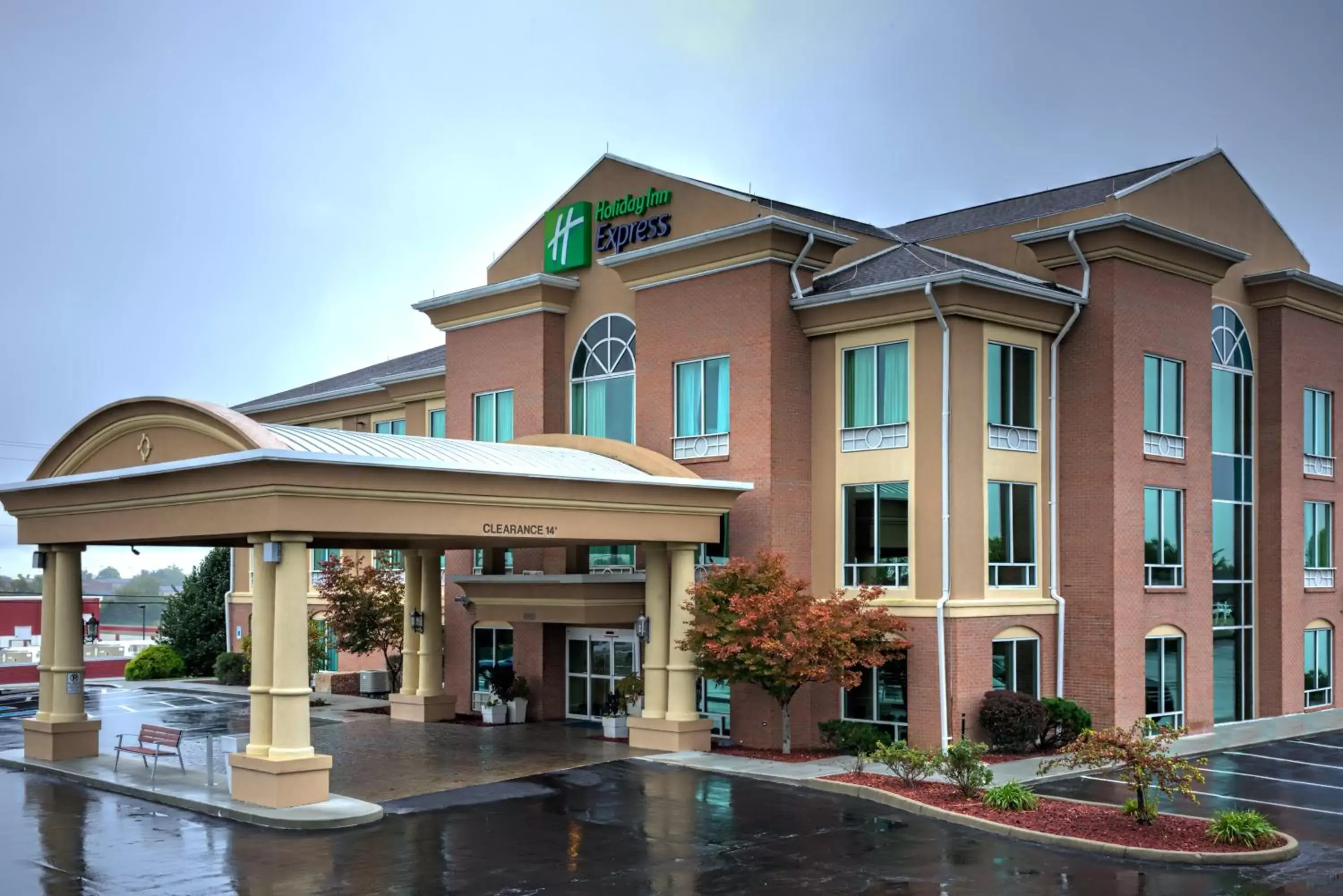 Property building in Holiday Inn Express Hotel & Suites Richmond, an IHG Hotel