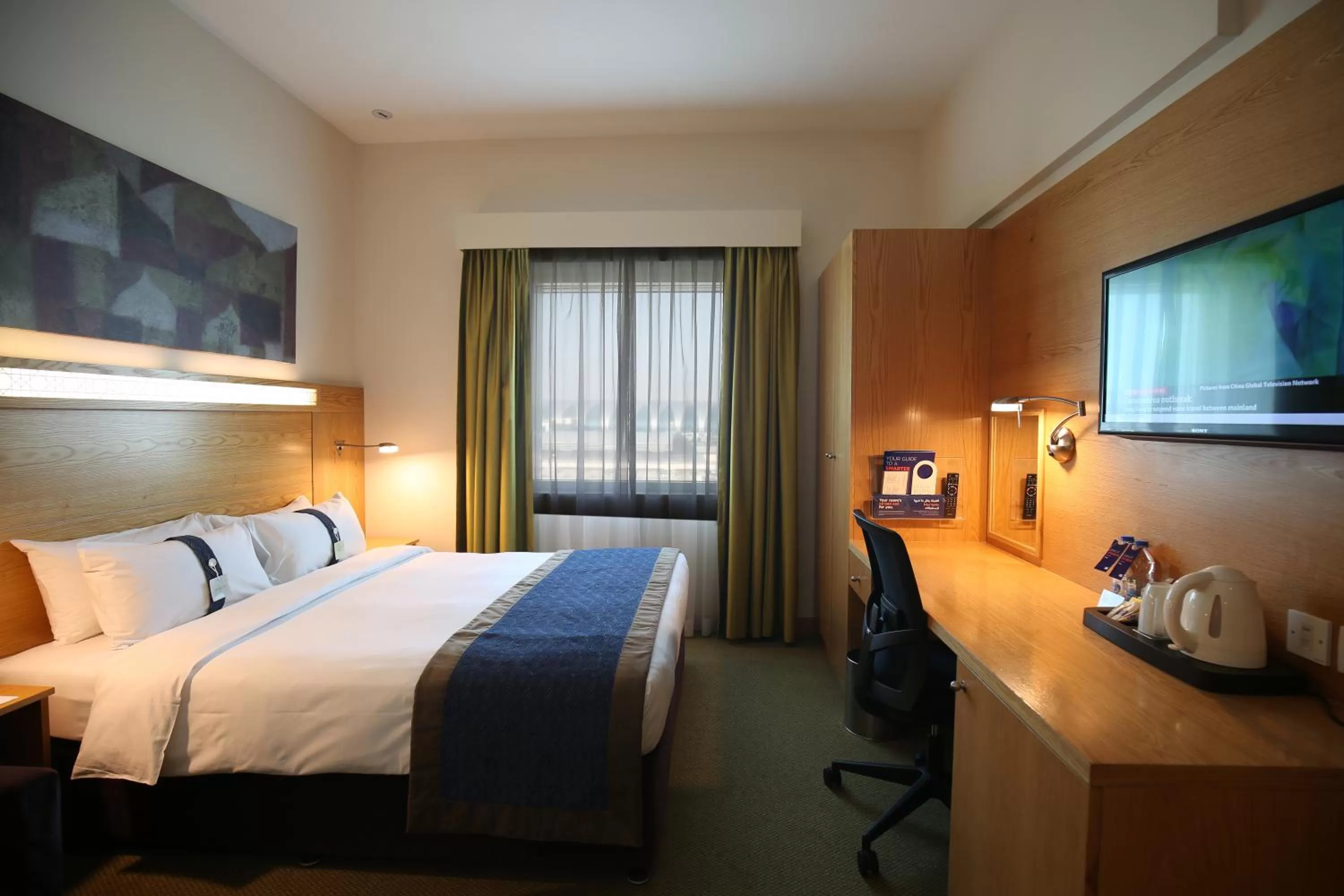 Double Room Free Shuttle Bus to Airport Terminal 1&3, Al Mamzar Beach, DFC Mall, Dubai Mall) in Holiday Inn Express Dubai Airport, an IHG Hotel