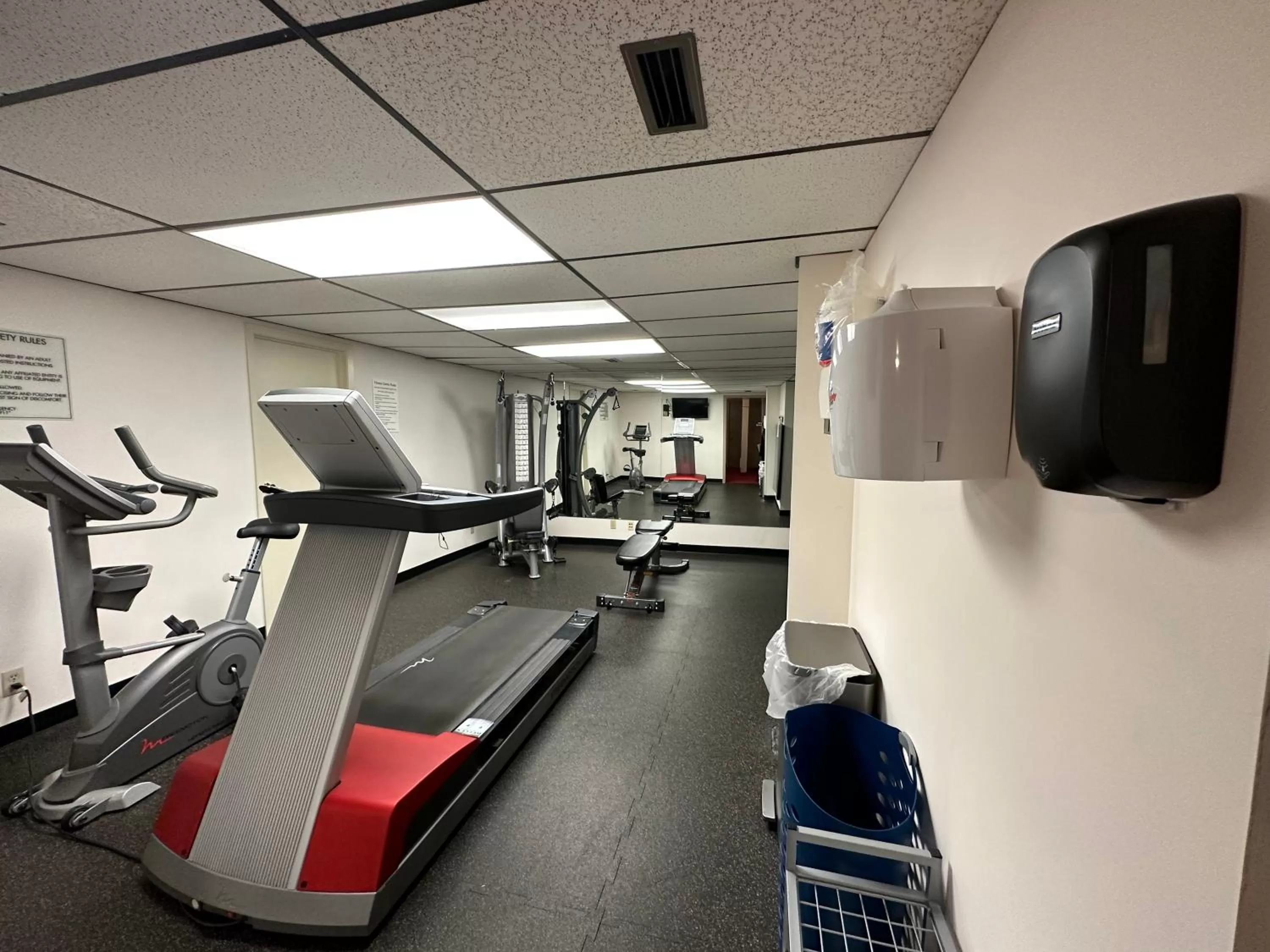 Fitness centre/facilities in Super 8 by Wyndham Lethbridge
