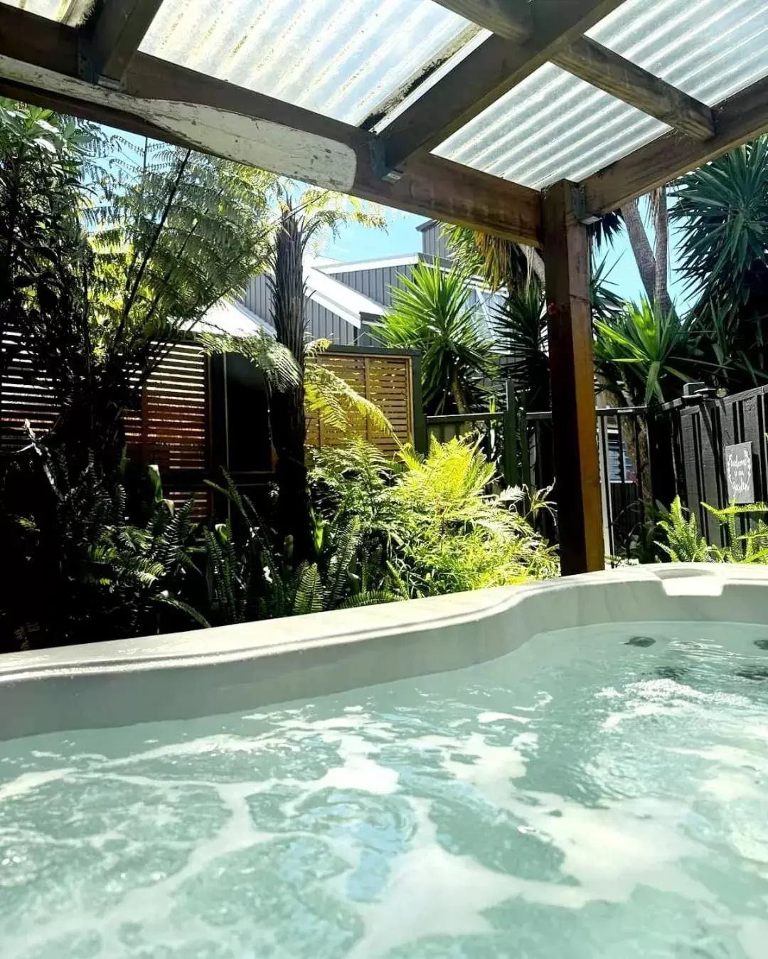 Swimming Pool in Southpacific Motel