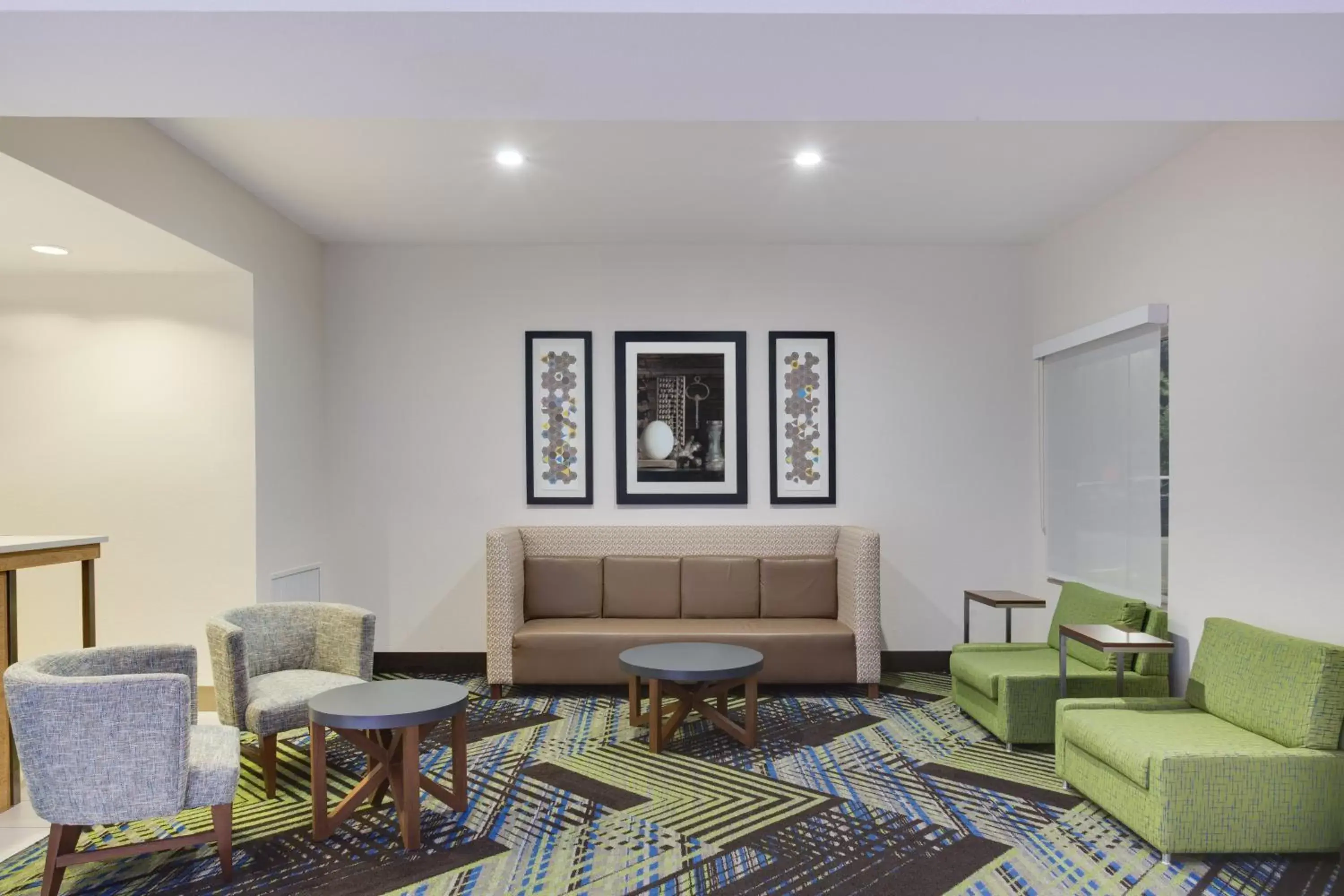 Lobby or reception, Seating Area in Holiday Inn Express & Suites., an IHG Hotel
