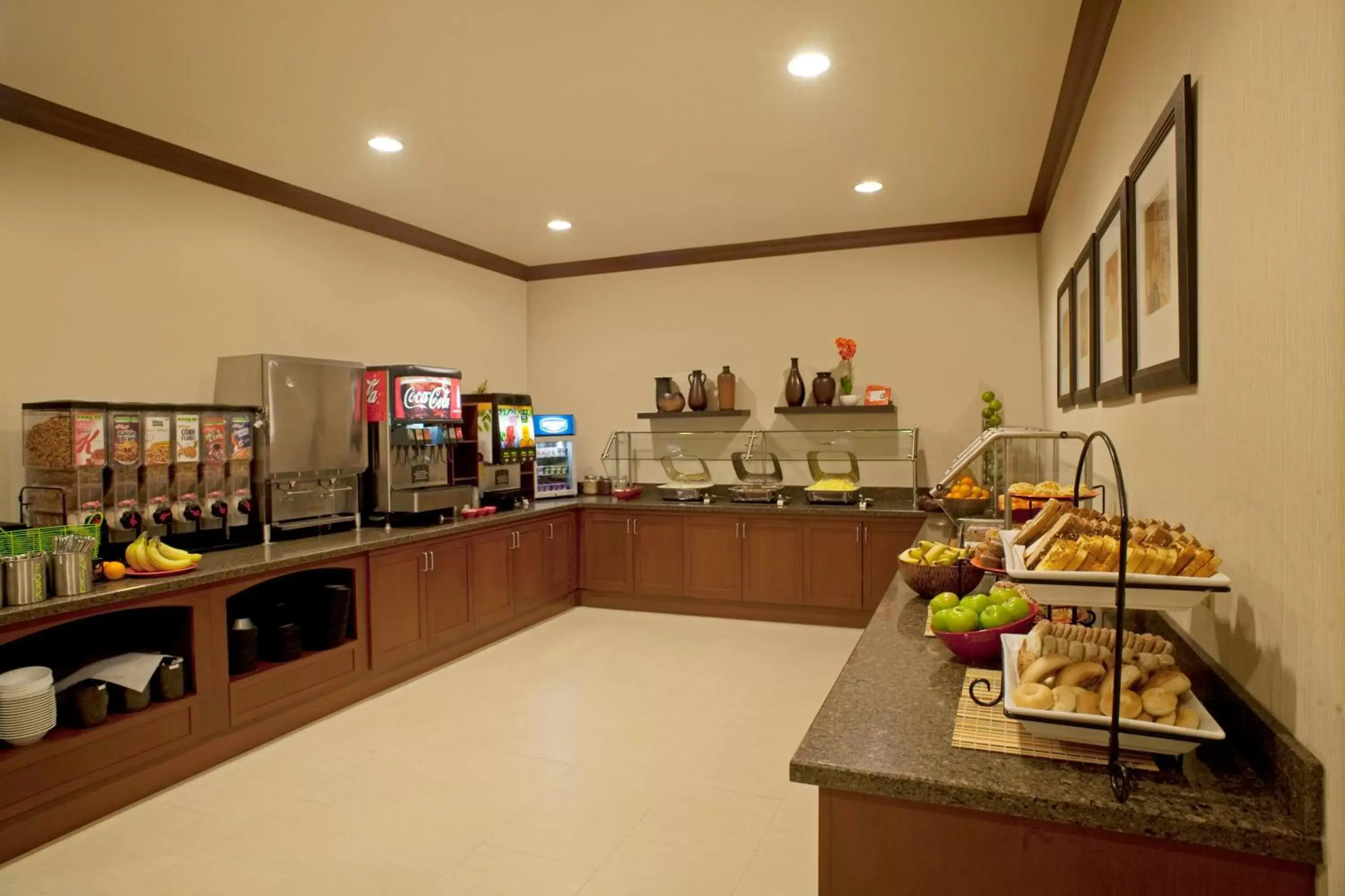 Breakfast, Restaurant/Places to Eat in Staybridge Suites Chantilly Dulles Airport, an IHG Hotel