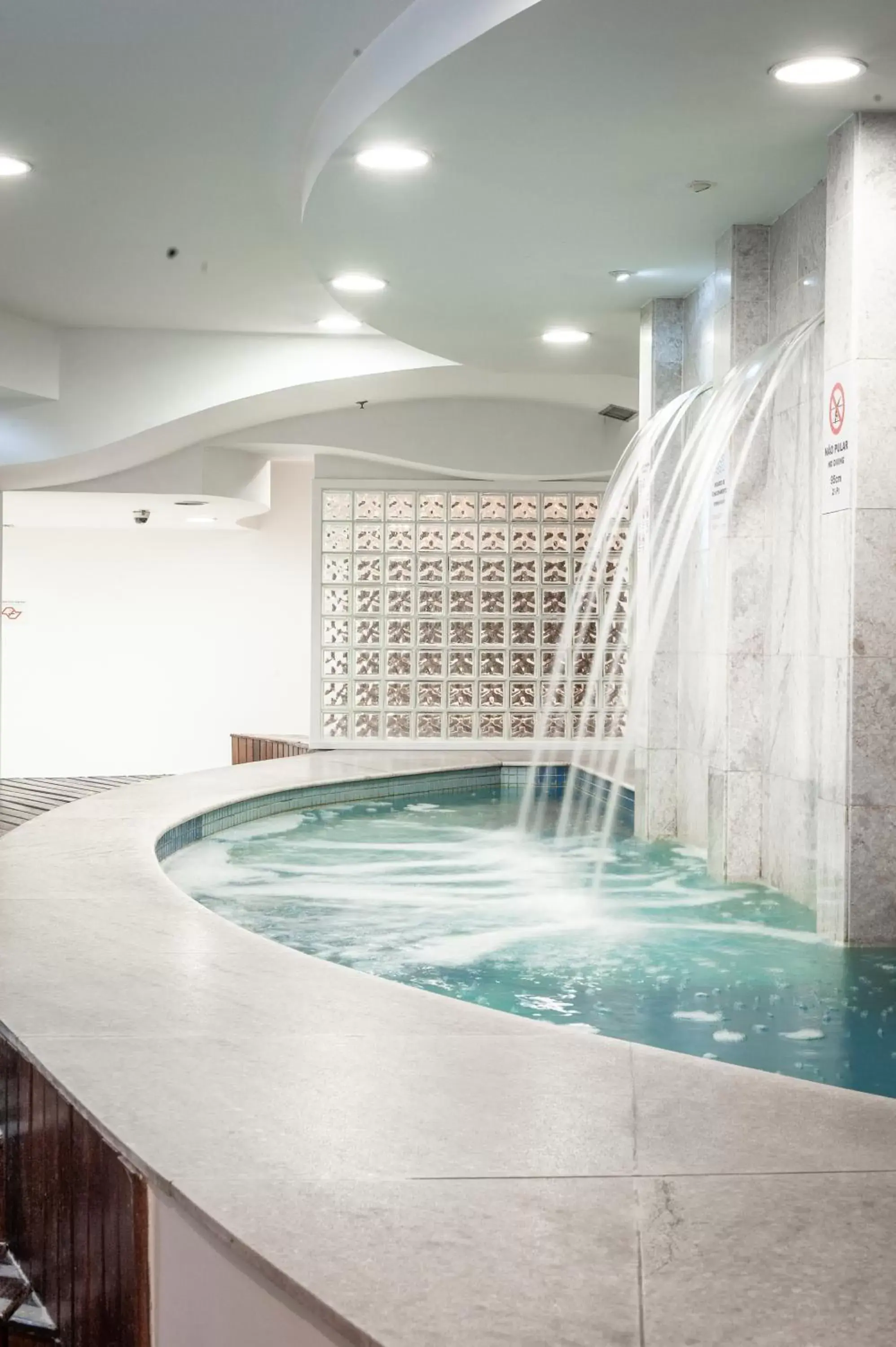 Swimming Pool in Slaviero Guarulhos Aeroporto