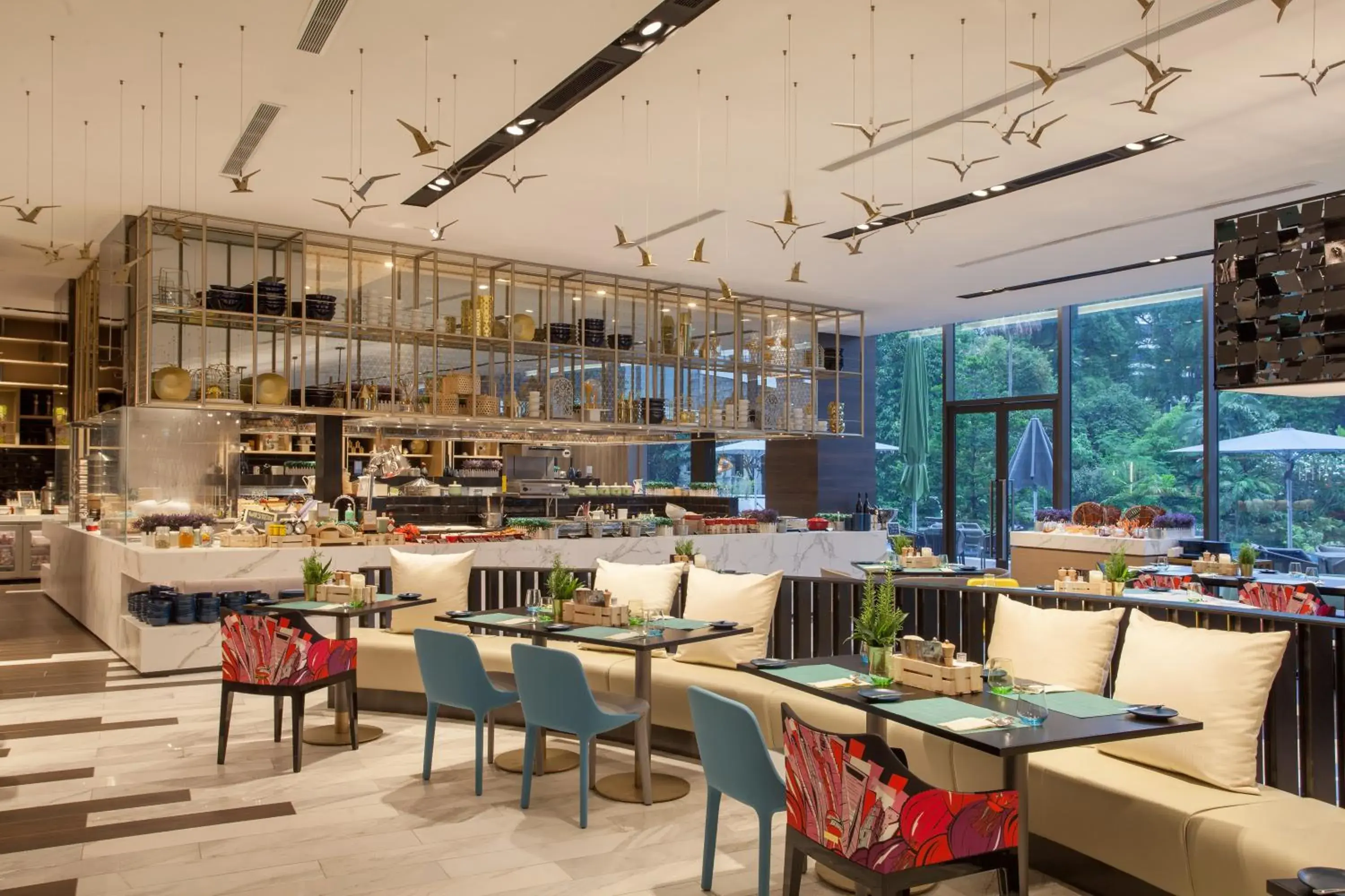 Restaurant/Places to Eat in Novotel Singapore On Stevens