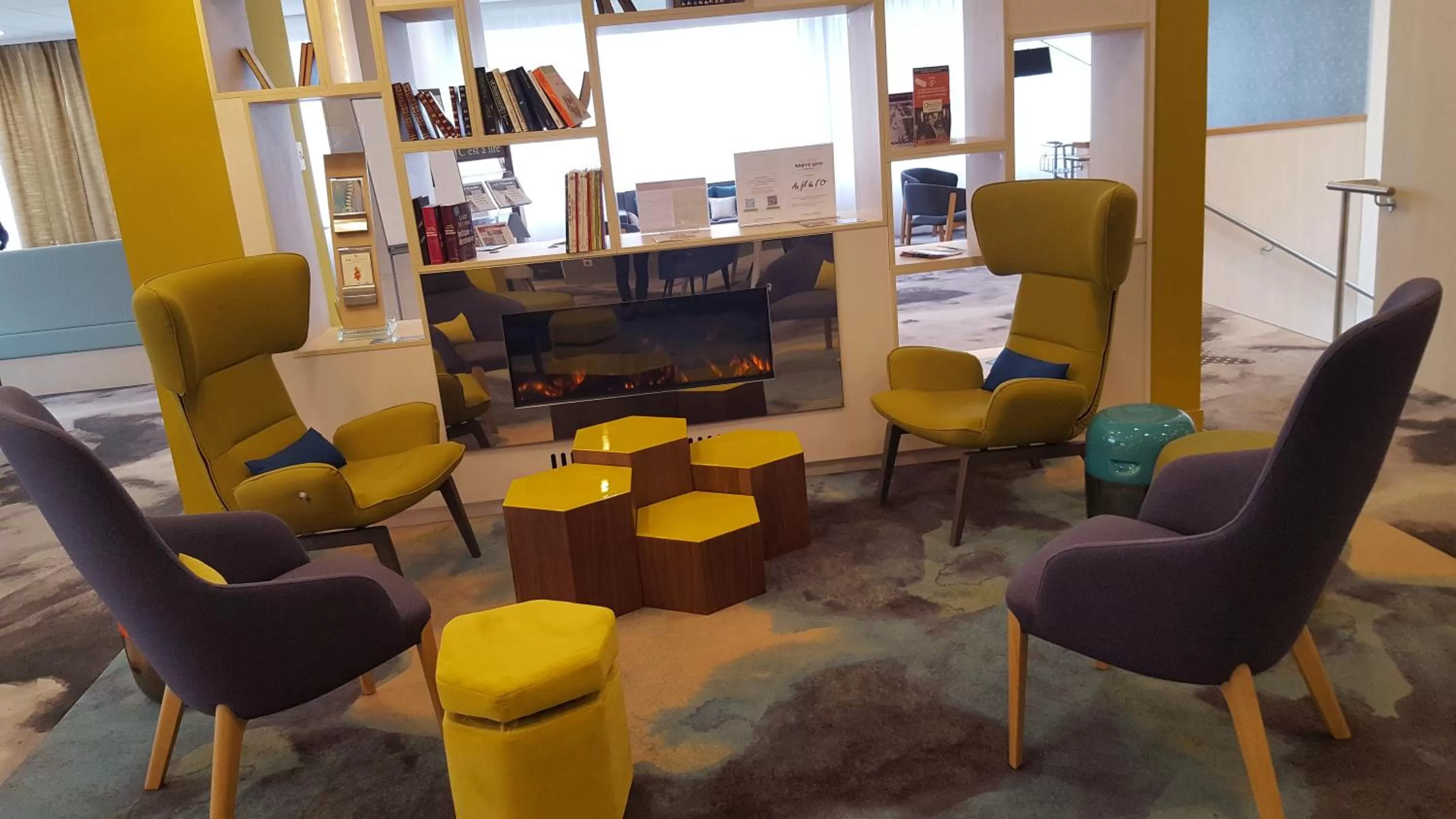 Lounge or bar in Hôtel Mercure Mâcon Bord de Saône