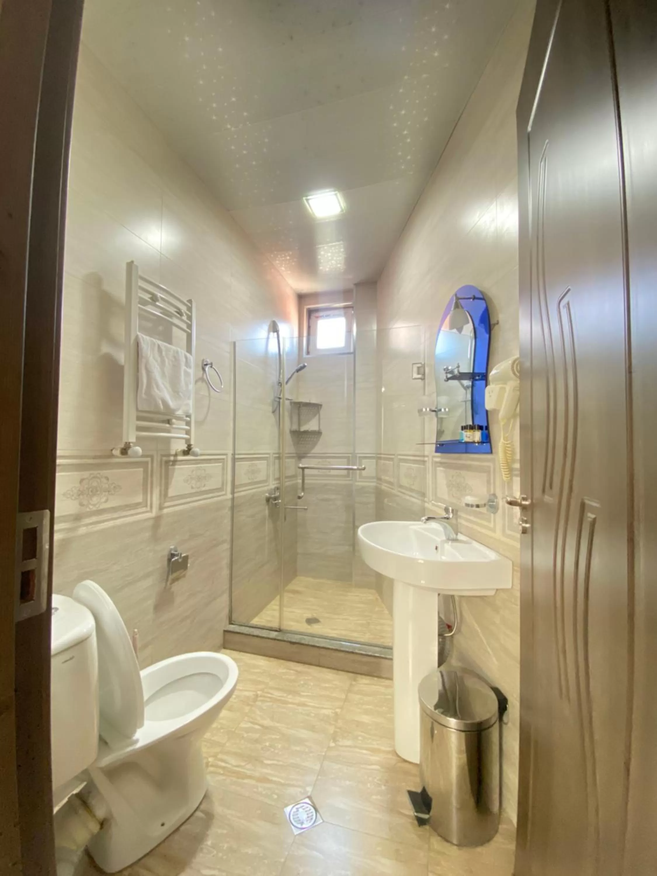 Bathroom in Hotel Garanti