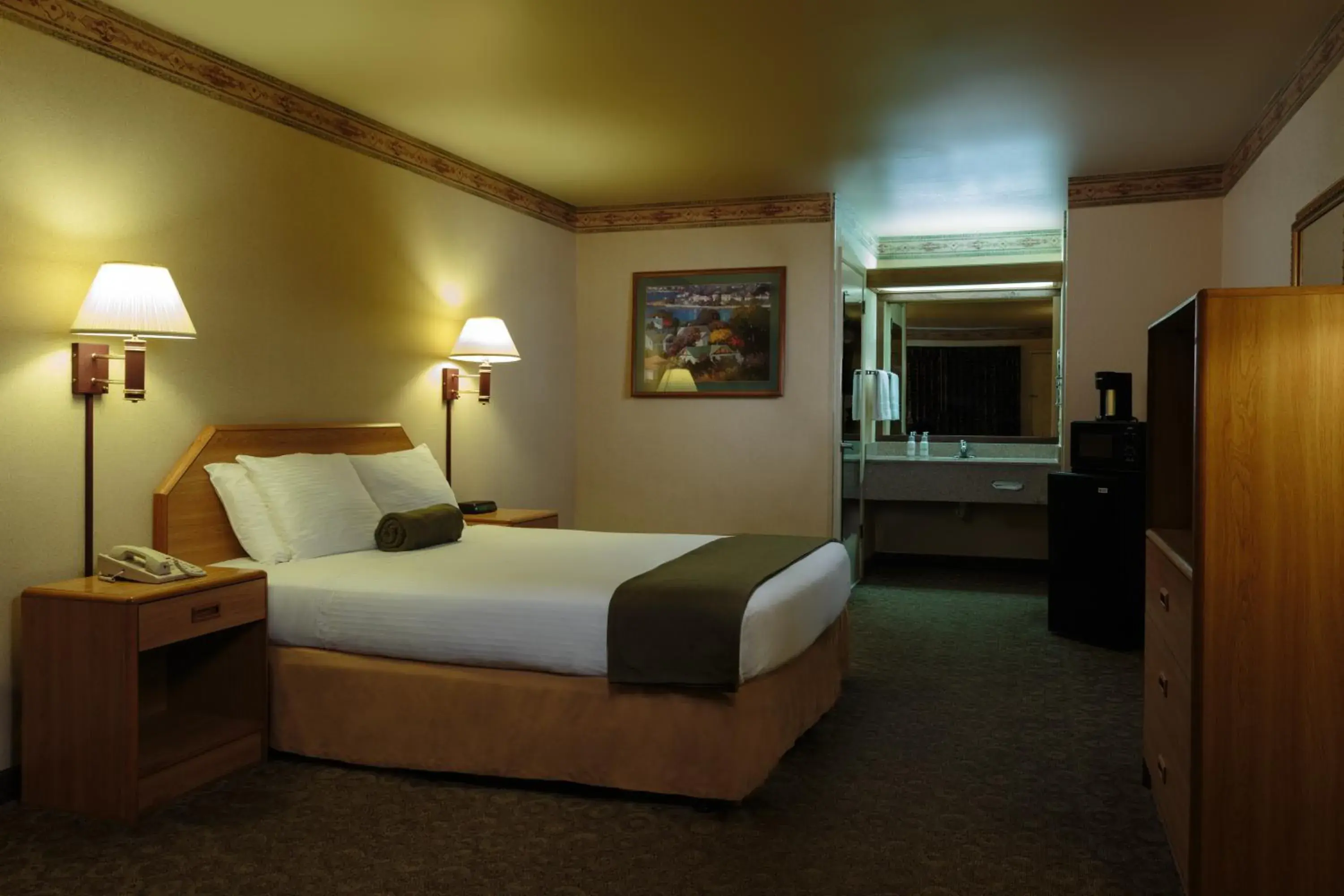 Photo of the whole room, Bed in The Redwood Riverwalk Hotel