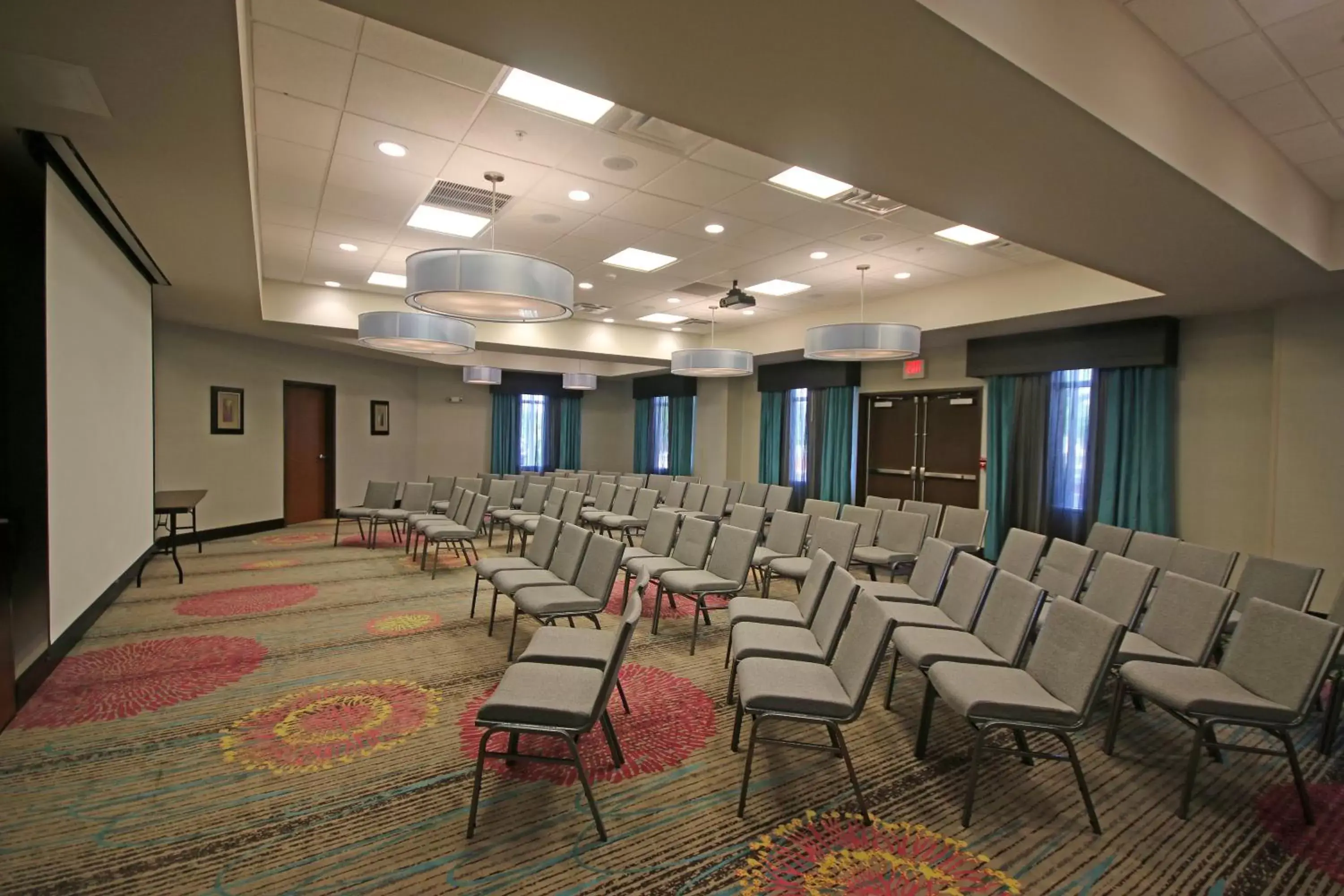 Meeting/conference room in Holiday Inn Express & Suites Charlotte North, an IHG Hotel