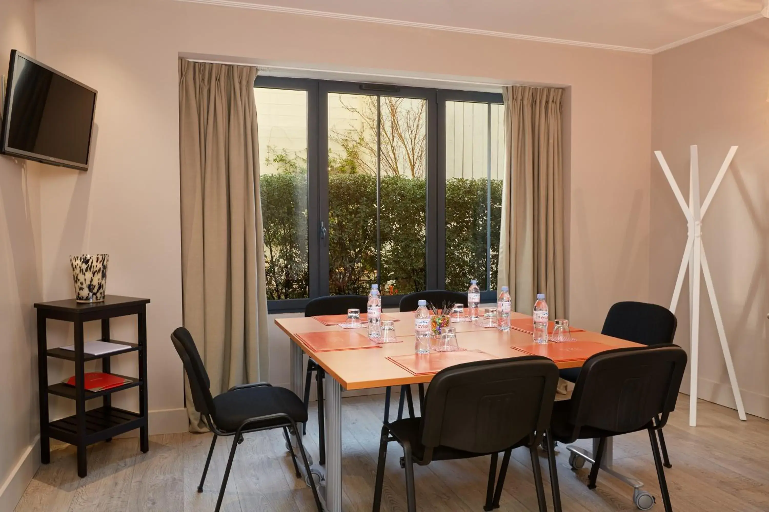 Business facilities in Hotel Vic Eiffel