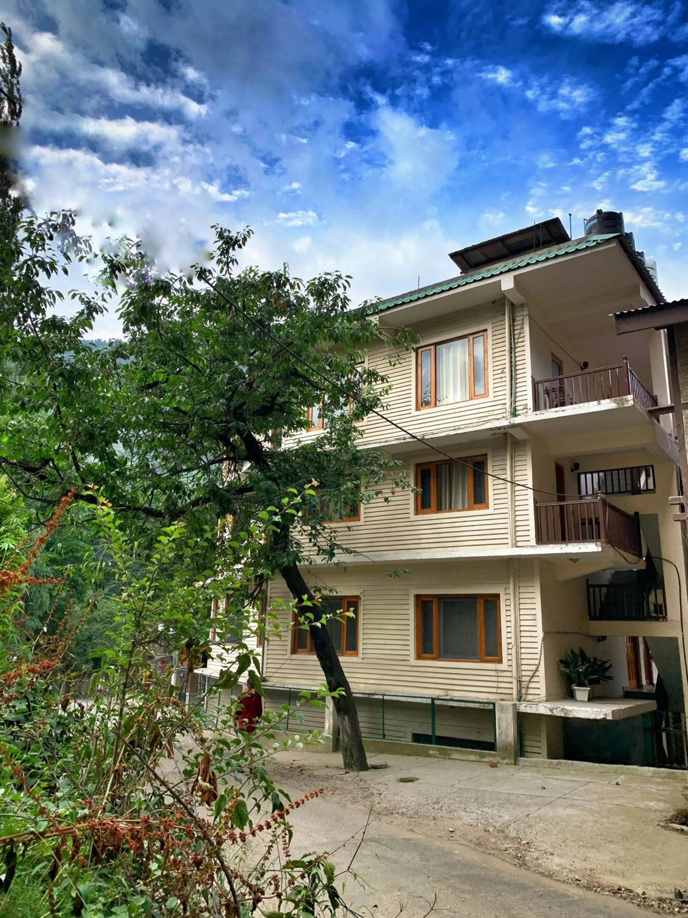 Property building in Hotel Rising Star With Garden With Private Parking Near To Mall Road